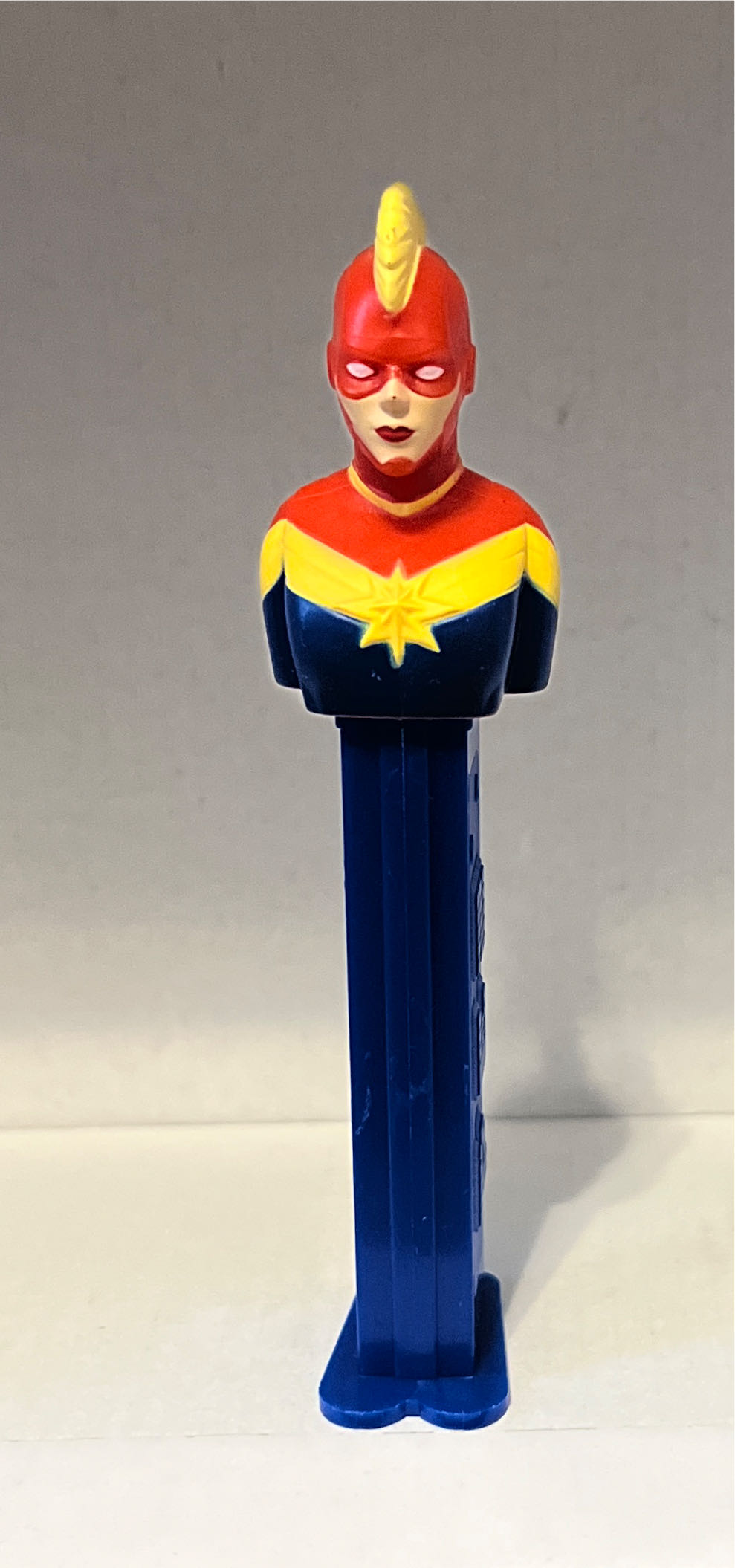 Marvel - Captain Marvel - Marvel pez collectible [Barcode 073621001121] - Main Image 2