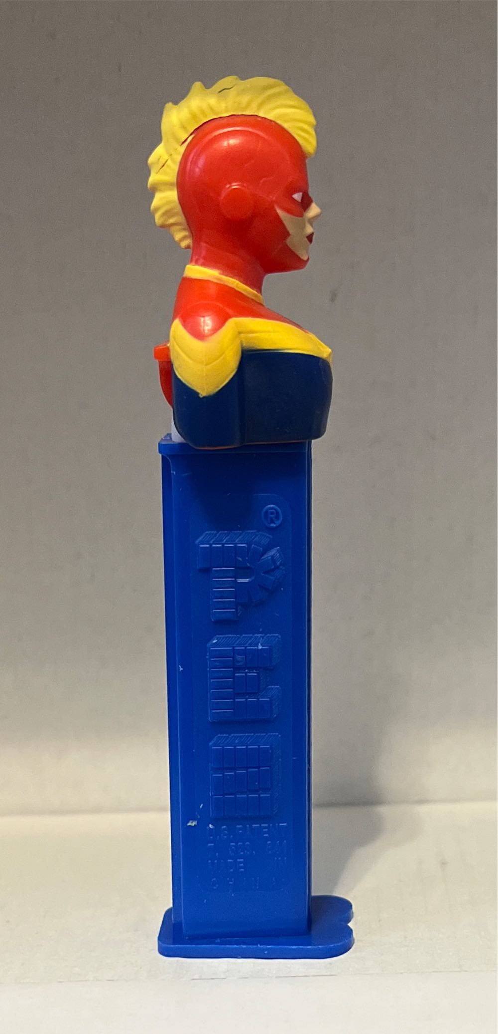 Marvel - Captain Marvel - Marvel pez collectible [Barcode 073621001121] - Main Image 3