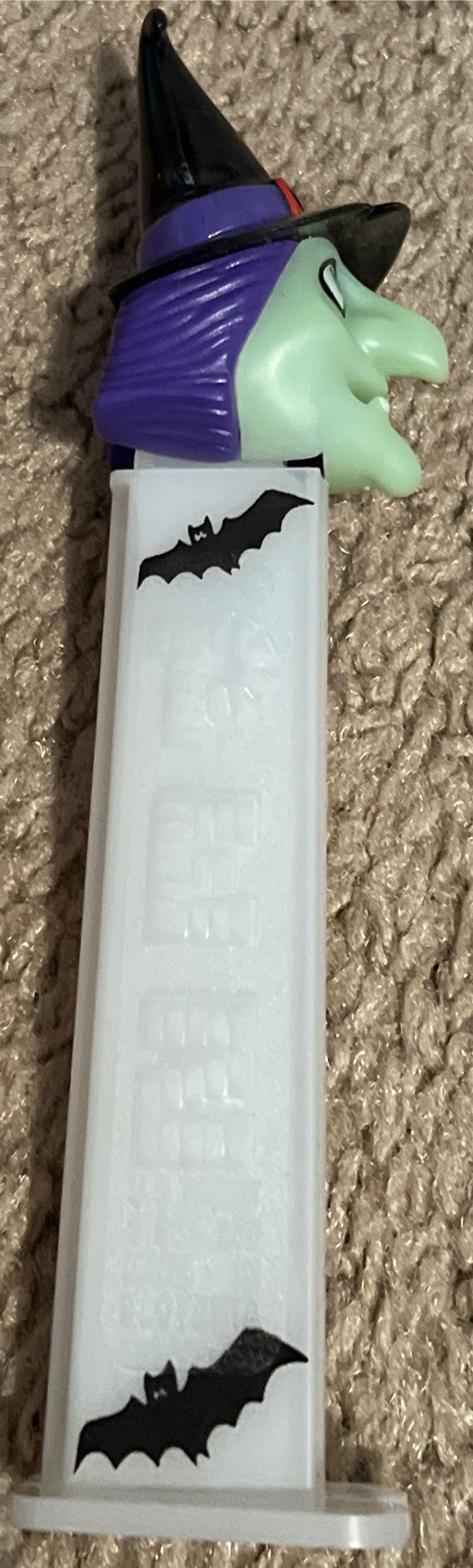 Halloween - Glowing Witch Classic 🧙2005 🎃 - Halloween pez collectible [Barcode 073621093034] - Main Image 3