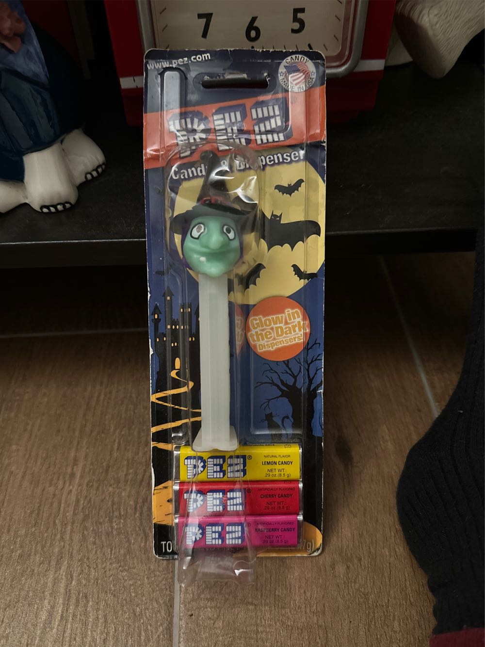 Halloween - Glowing Witch Classic 🧙2005 🎃 - Halloween pez collectible [Barcode 073621093034] - Main Image 4