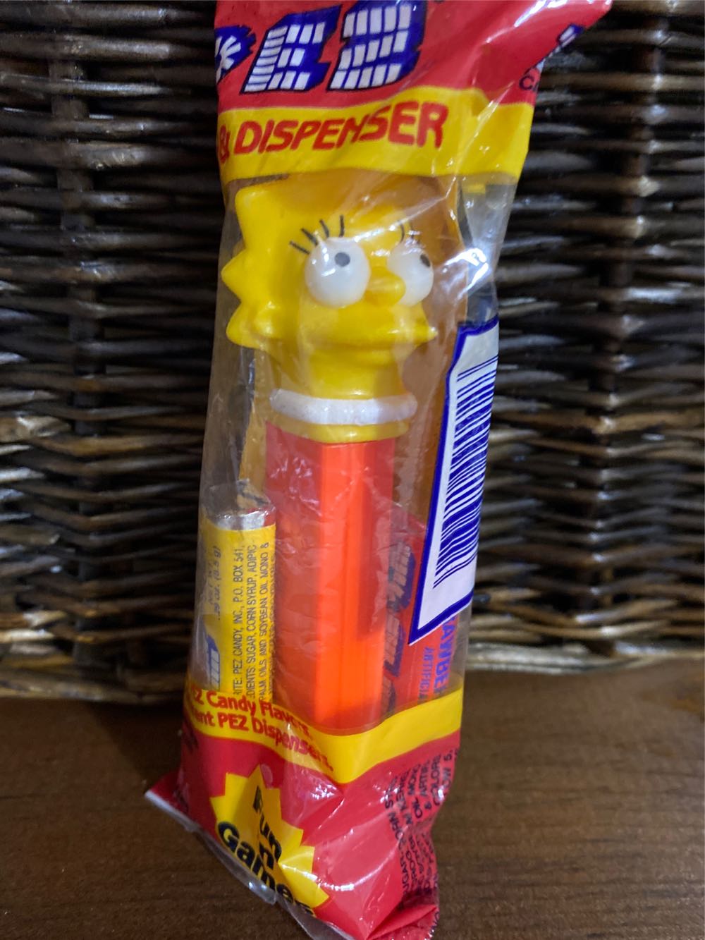 The Simpsons - Lisa - The Simpsons pez collectible [Barcode 073621090026] - Main Image 2