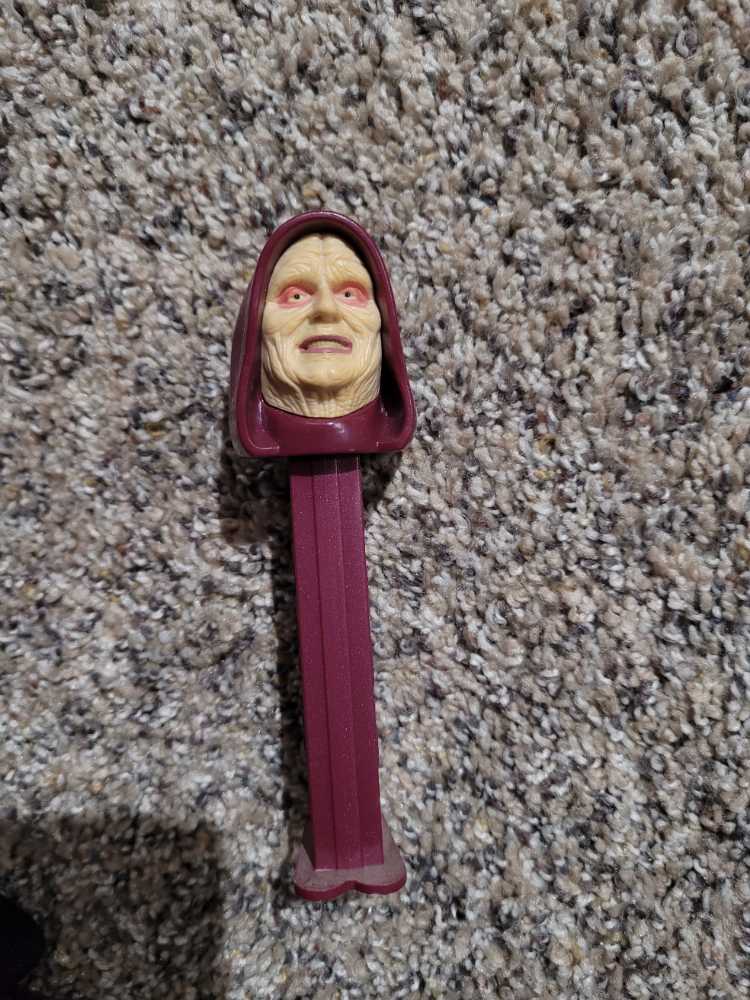 Star Wars - Emperor Palpatine  pez collectible [Barcode 073621090026] - Main Image 2