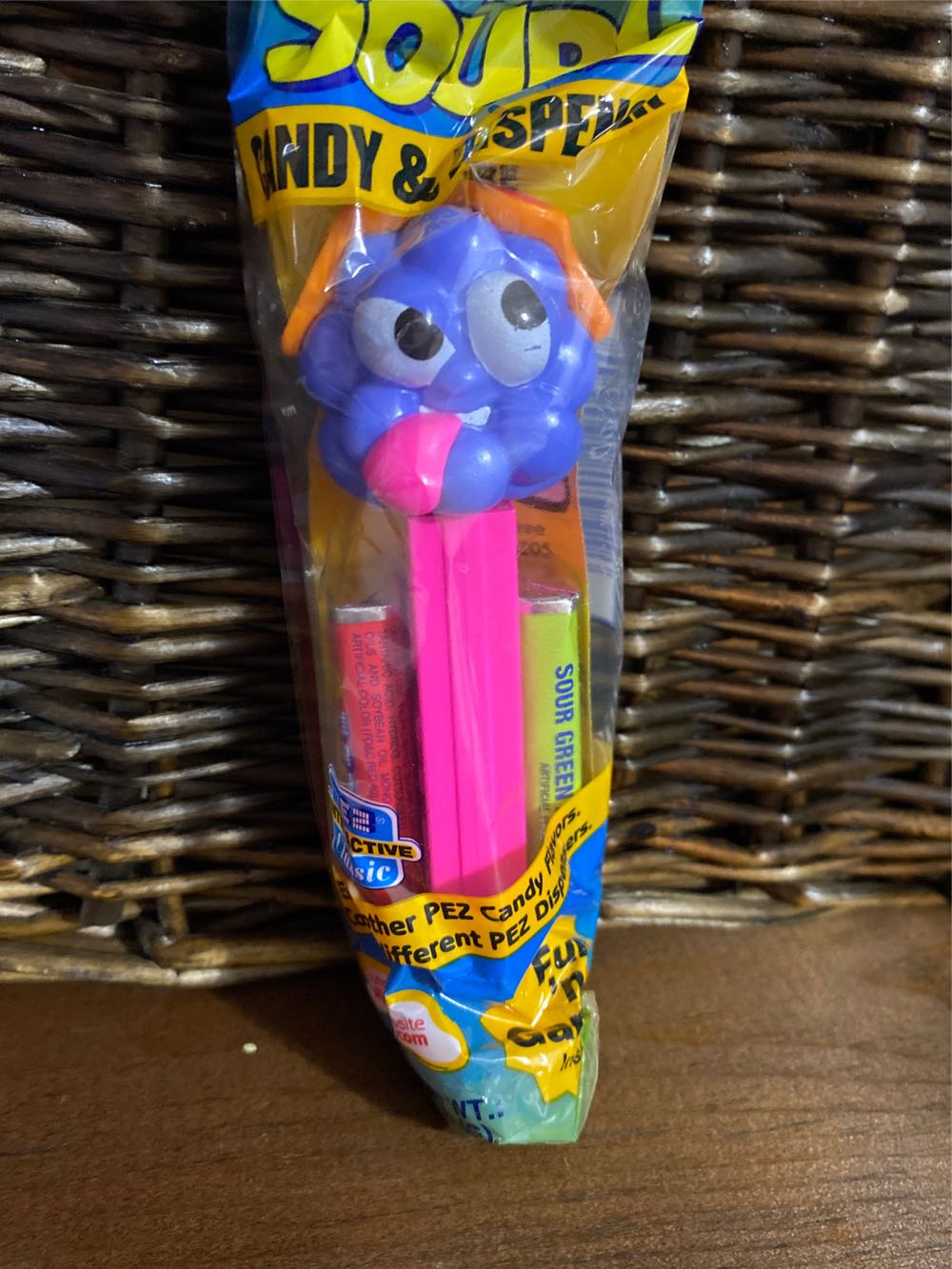 Sourz - Blue Rasberry - Food pez collectible [Barcode 073621090040] - Main Image 2