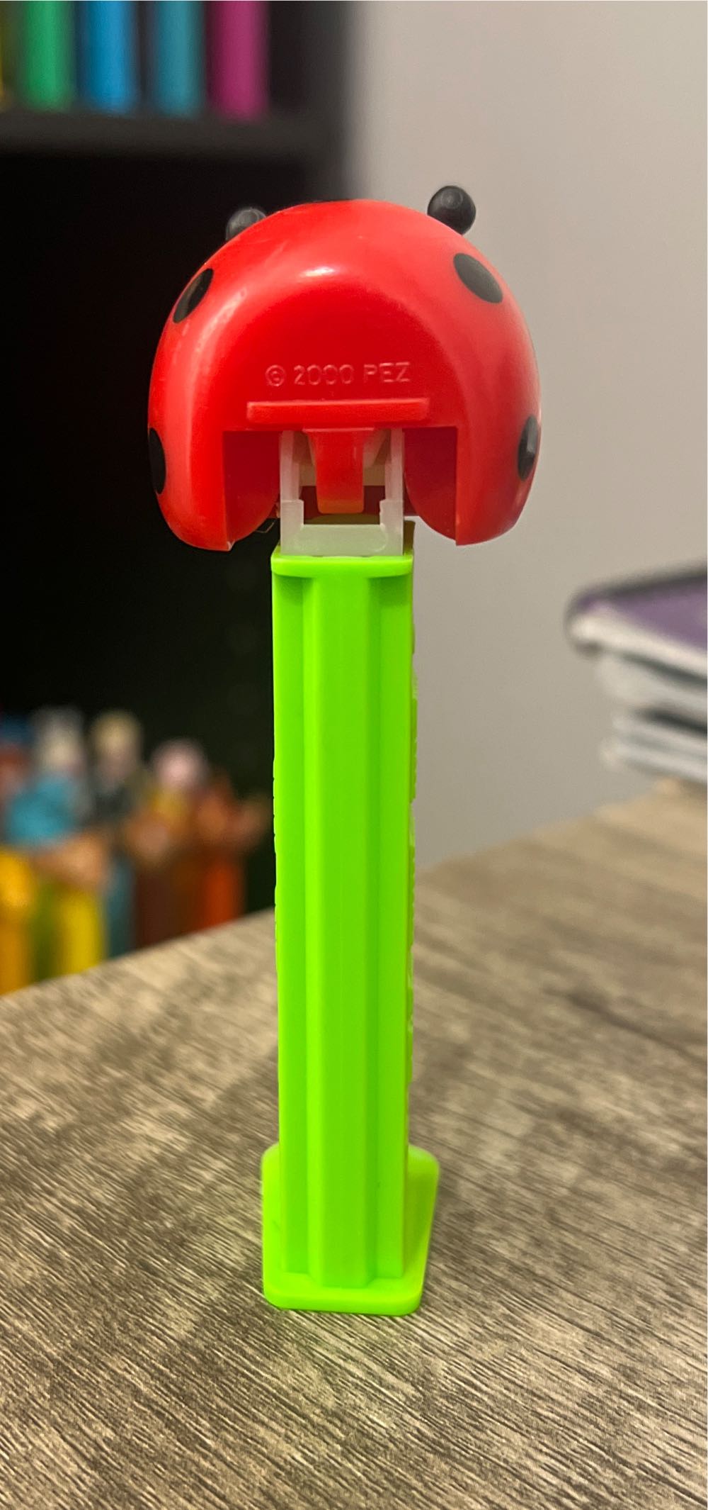 Lady Bug *** - Bugz pez collectible [Barcode 073621090026] - Main Image 3