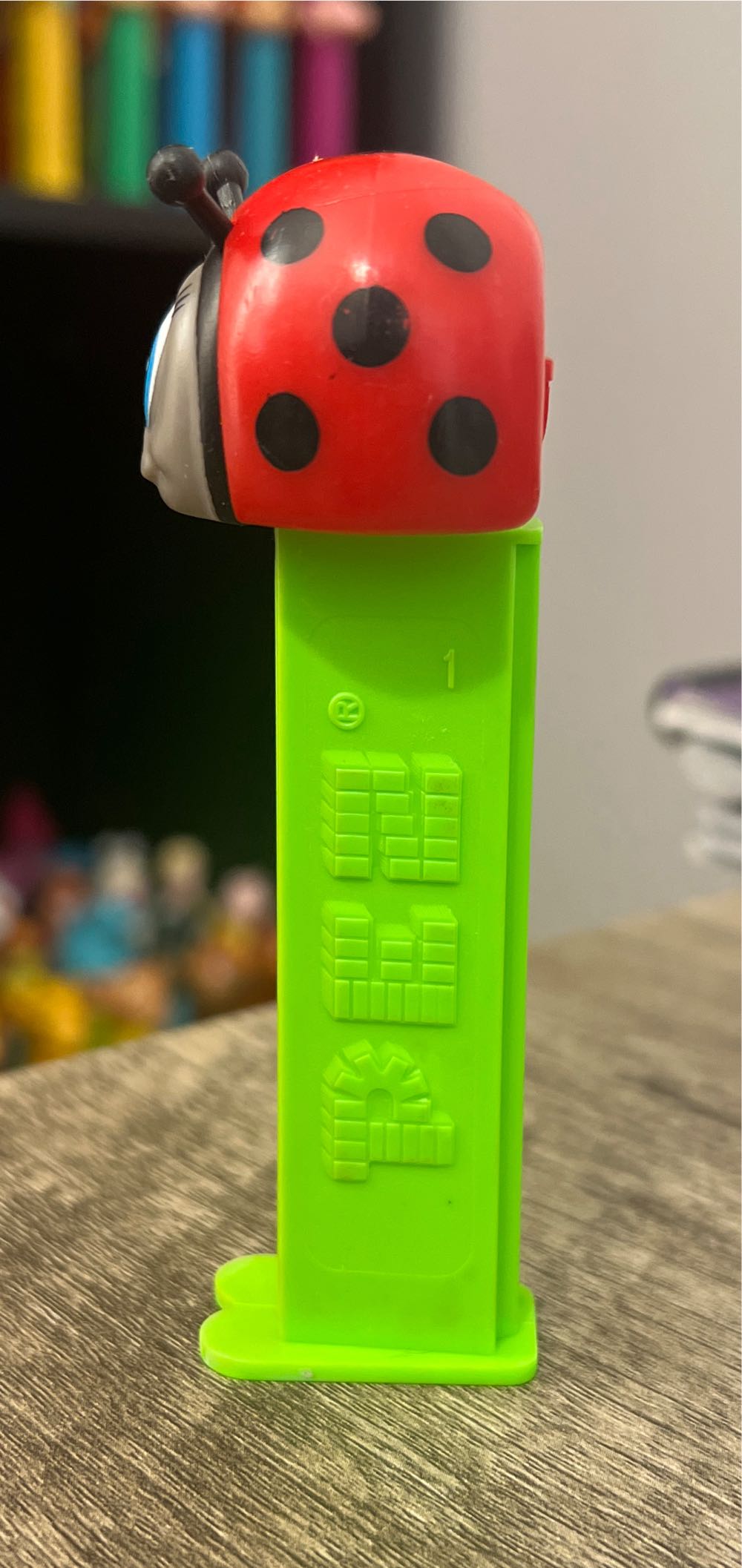 Lady Bug *** - Bugz pez collectible [Barcode 073621090026] - Main Image 4