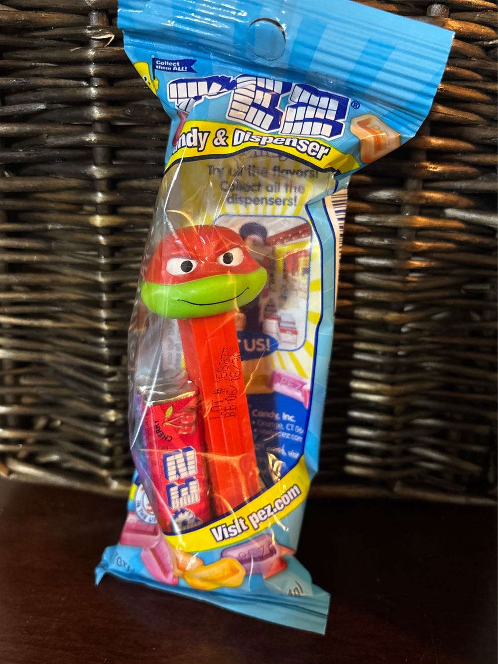 TMNT 5 - Teenage Mutant Ninja Turtles pez collectible [Barcode 073621090033] - Main Image 2