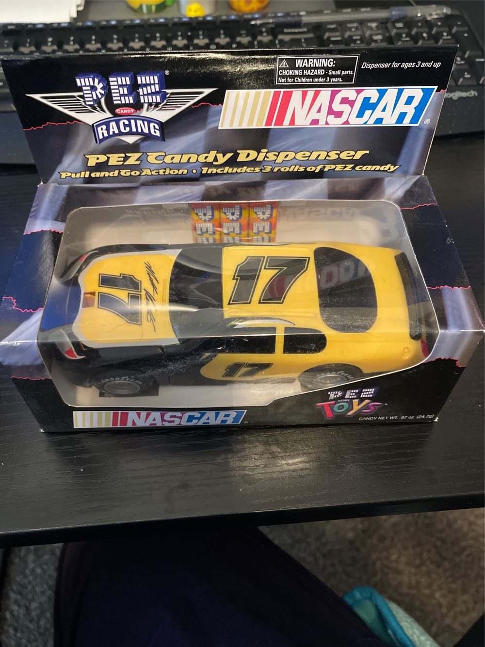NASCAR - Matt Kenseth #17 - Pull And Go pez collectible [Barcode 073621009486] - Main Image 2