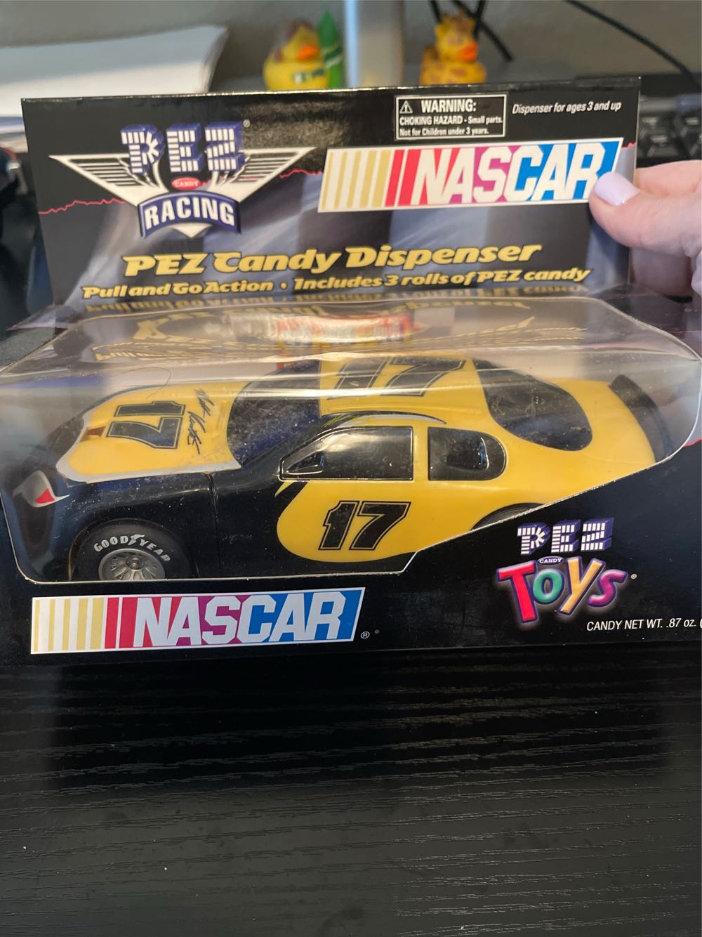 NASCAR - Matt Kenseth #17 - Pull And Go pez collectible [Barcode 073621009486] - Main Image 3