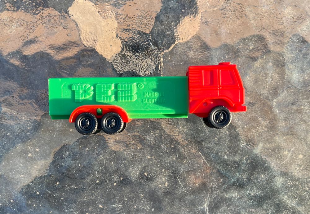 Truck - Red/Green - R3 - Trucks pez collectible - Main Image 2