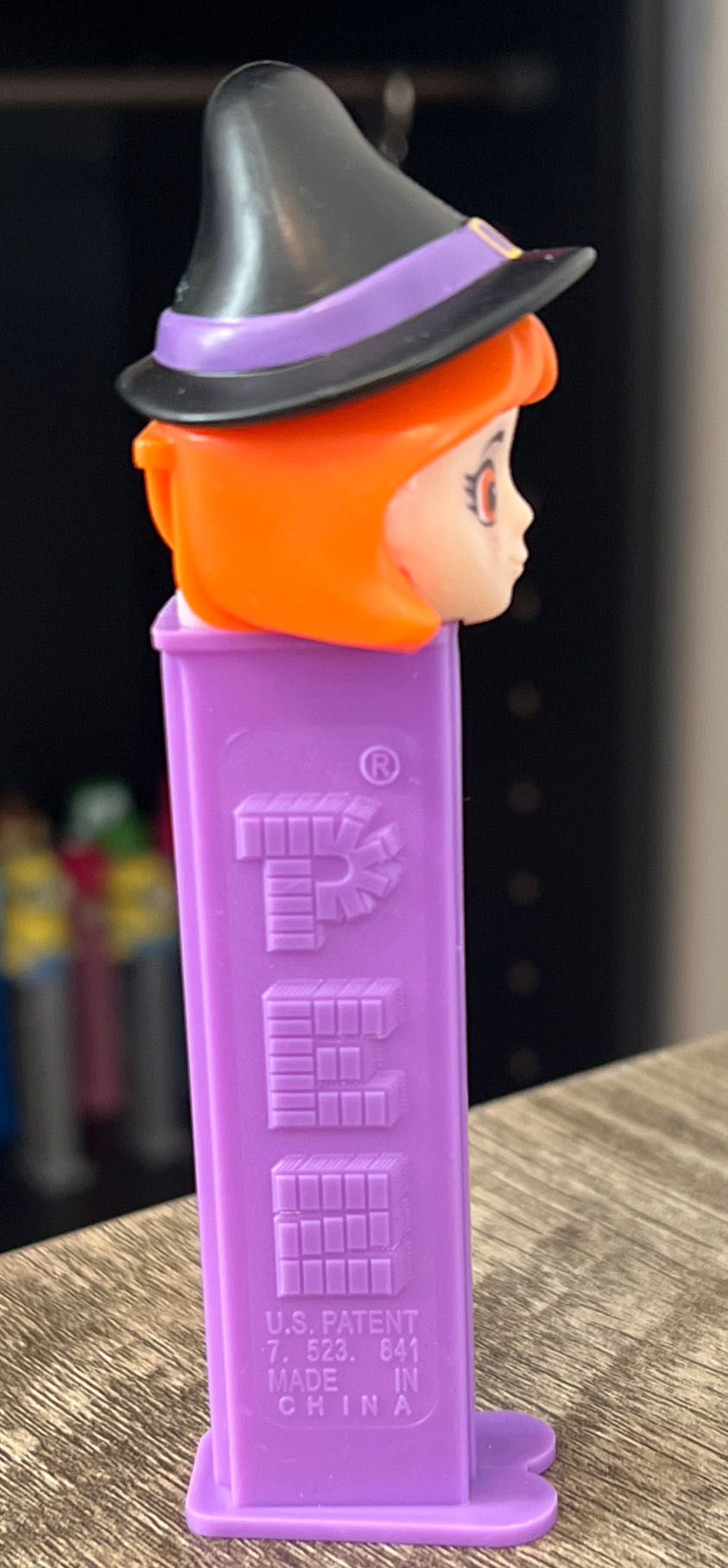 Halloween - Witch Girl - Halloween pez collectible - Main Image 2