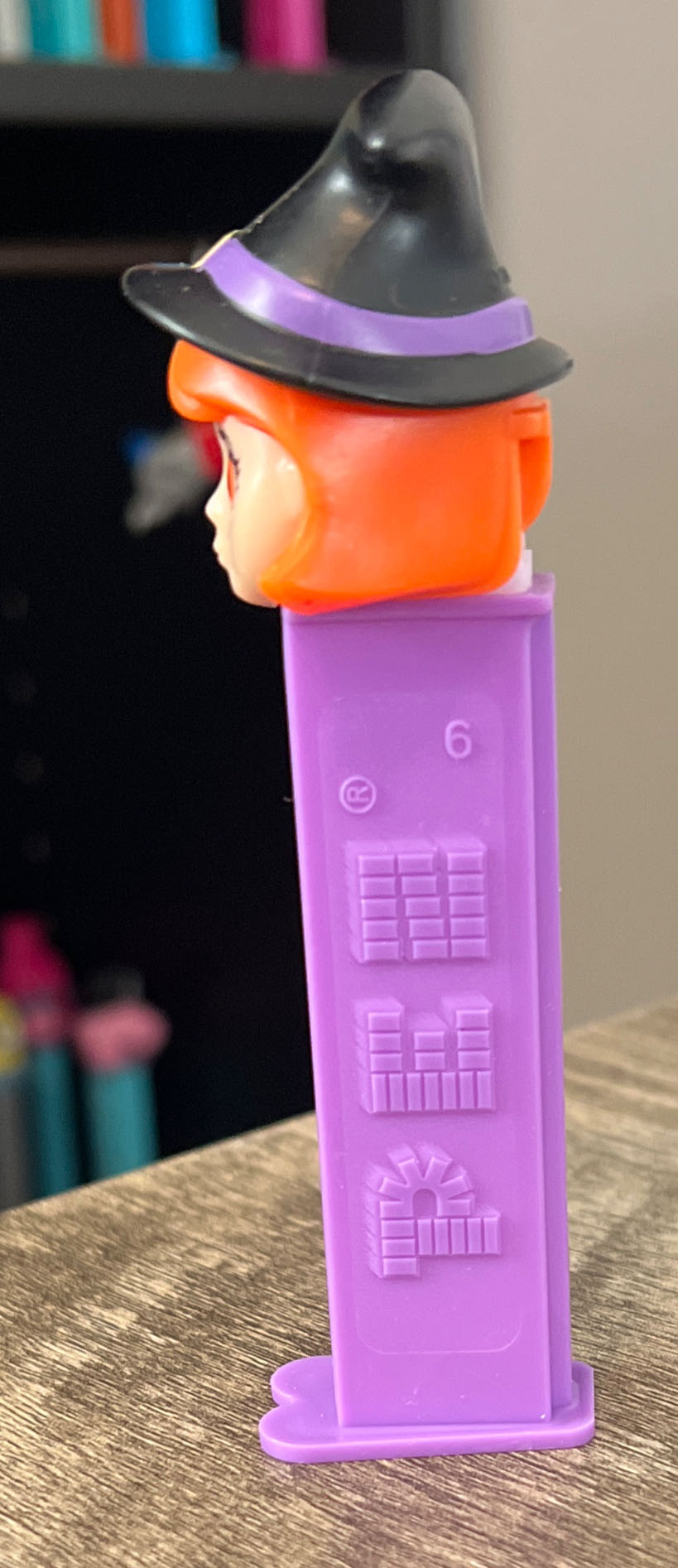 Halloween - Witch Girl - Halloween pez collectible - Main Image 3