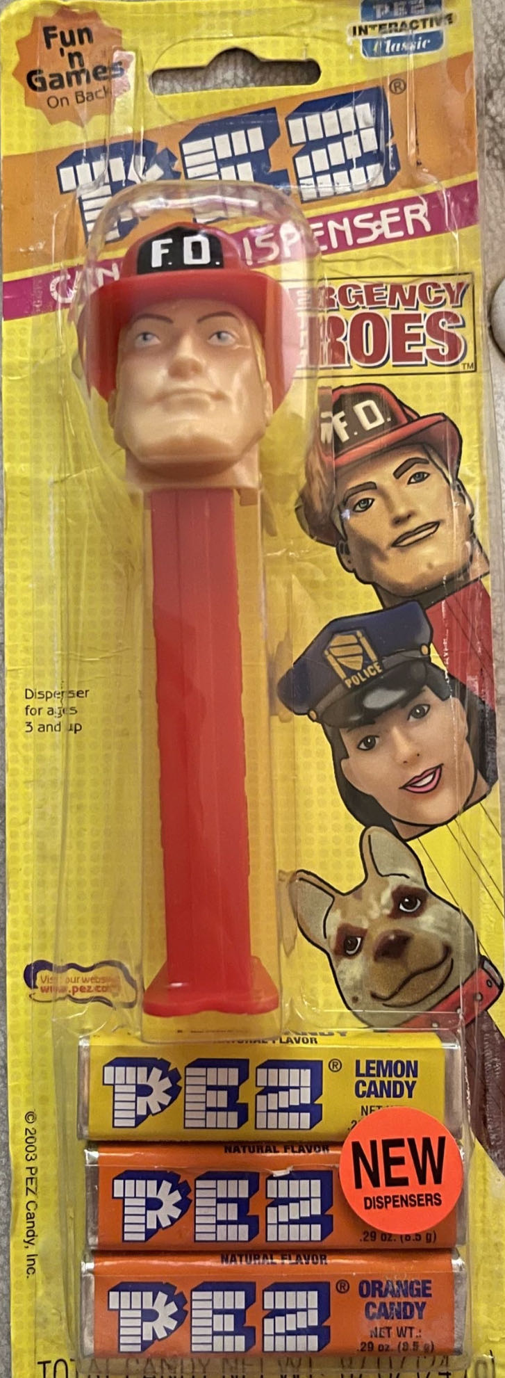 Fireman - Emergency Heroes pez collectible [Barcode 073621008670] - Main Image 2