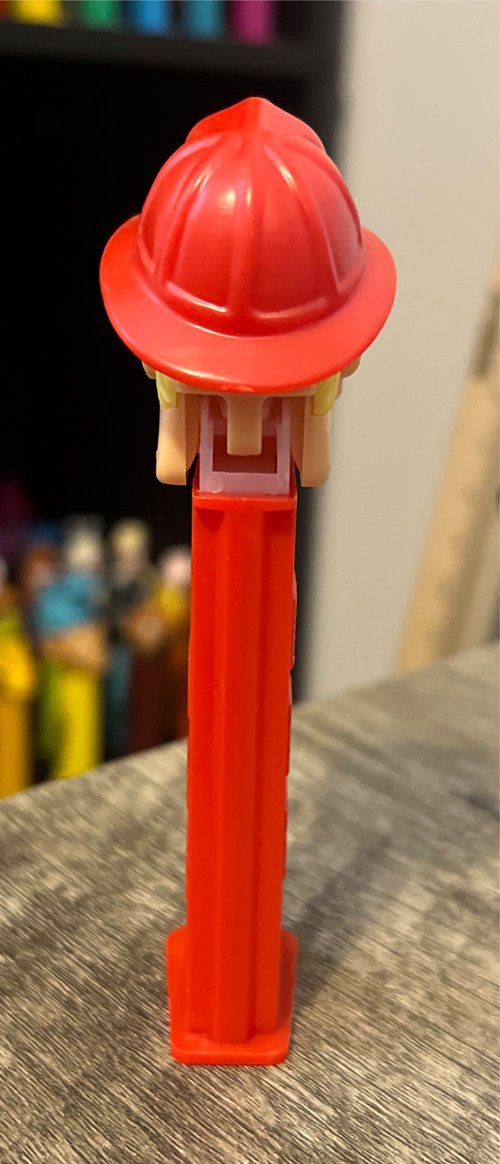 Fireman - Emergency Heroes pez collectible [Barcode 073621008670] - Main Image 3