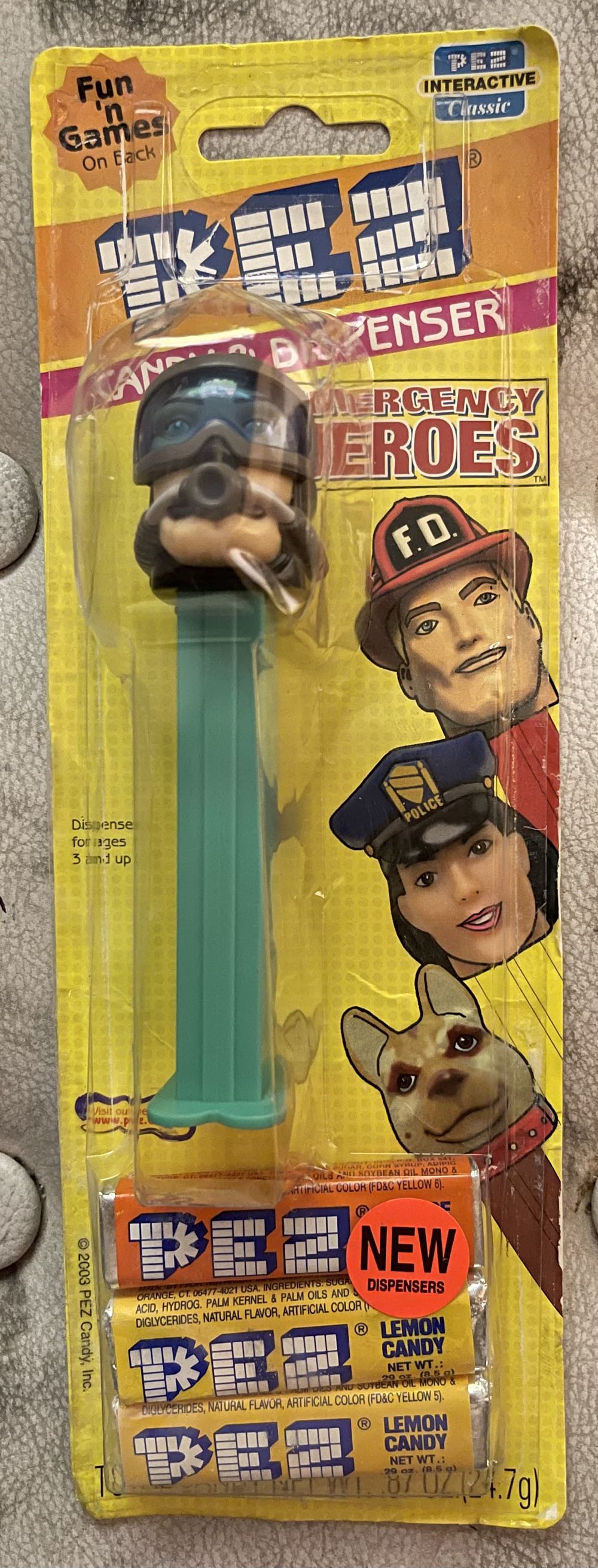 Dave the Diver - Emergency Heroes pez collectible [Barcode 073621008670] - Main Image 1