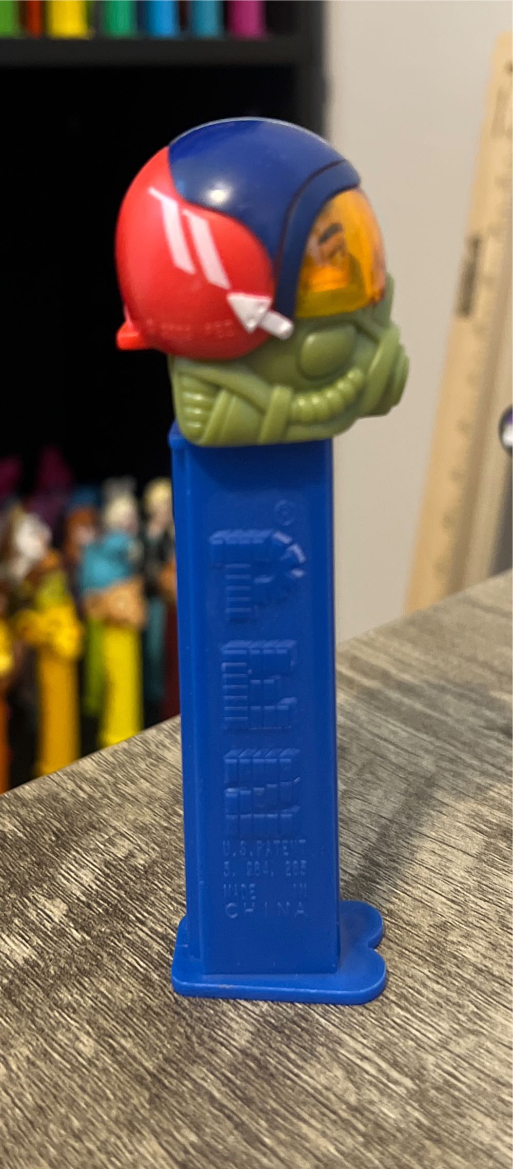 Jet Pilot - Emergency Heroes pez collectible [Barcode 073621008670] - Main Image 2