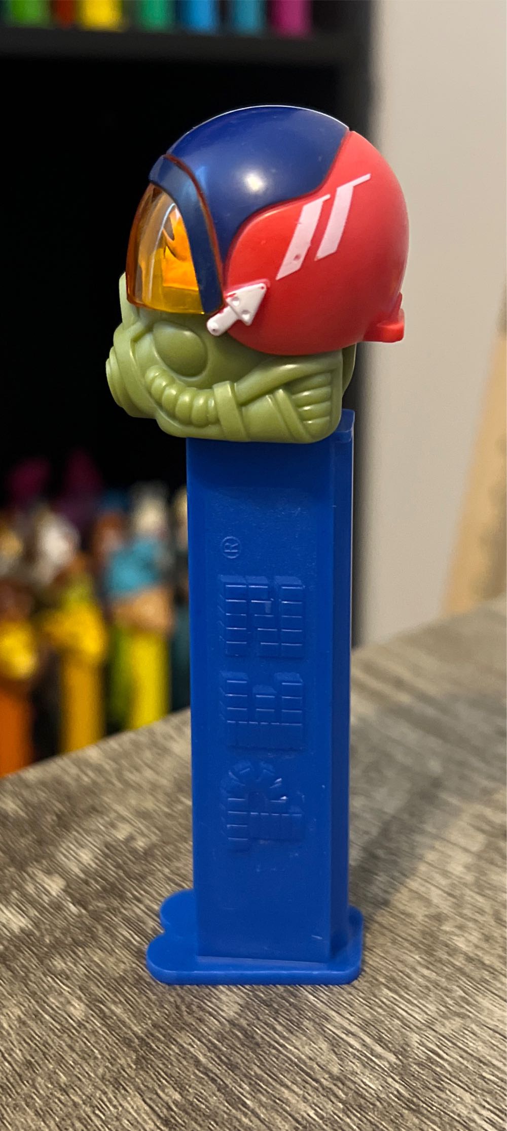 Jet Pilot - Emergency Heroes pez collectible [Barcode 073621008670] - Main Image 4