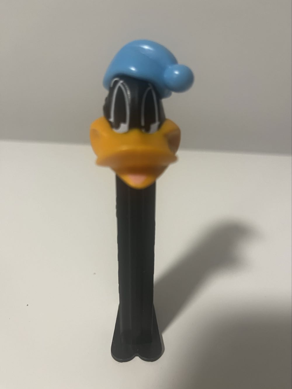 Looney Tunes Daffy Duck W/Nightcap - Lonney Tunes pez collectible [Barcode 073621090033] - Main Image 2