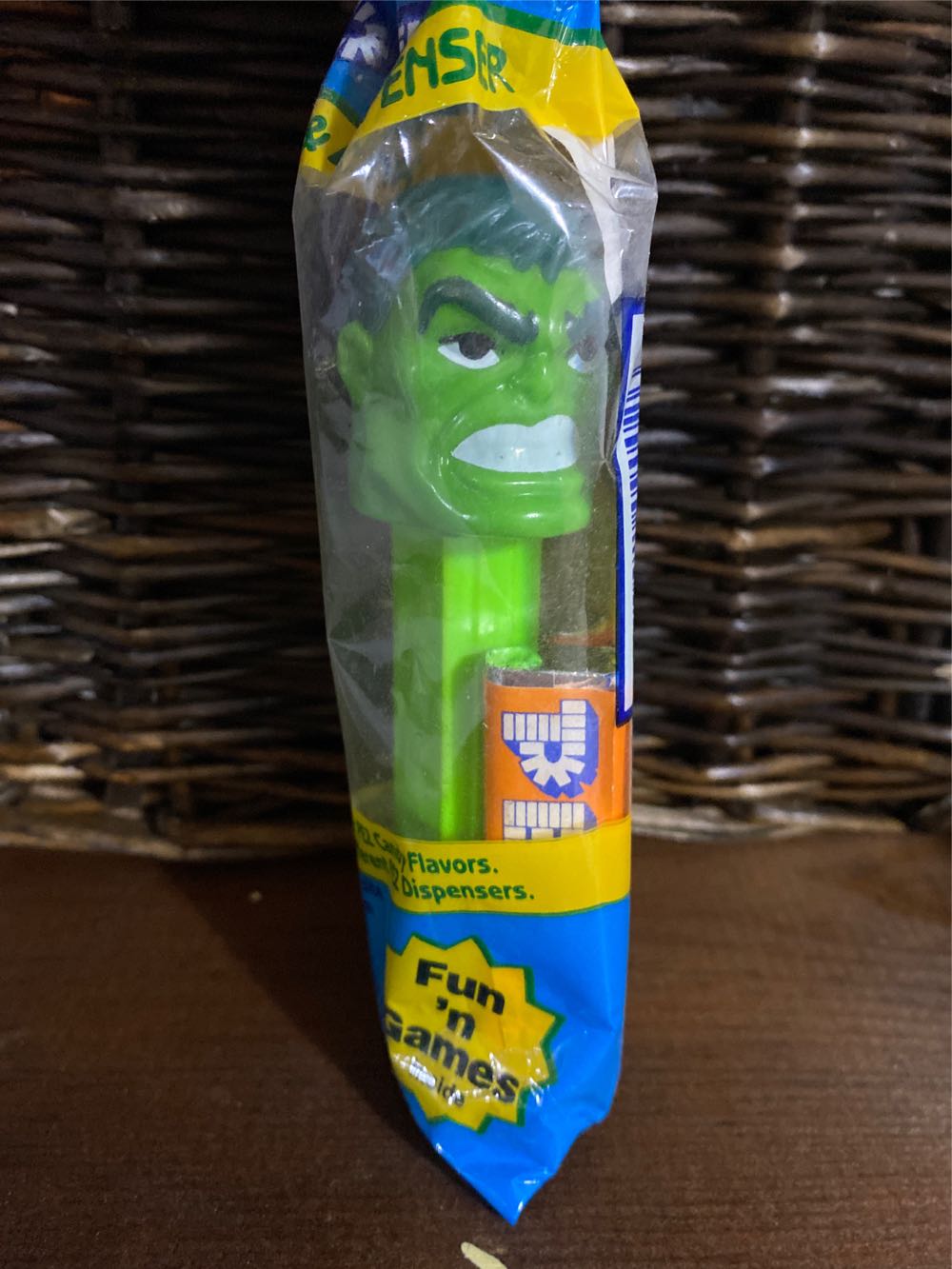 Marvel -Incredible Hulk (Big Head) - Marvel pez collectible [Barcode 073621090033] - Main Image 2
