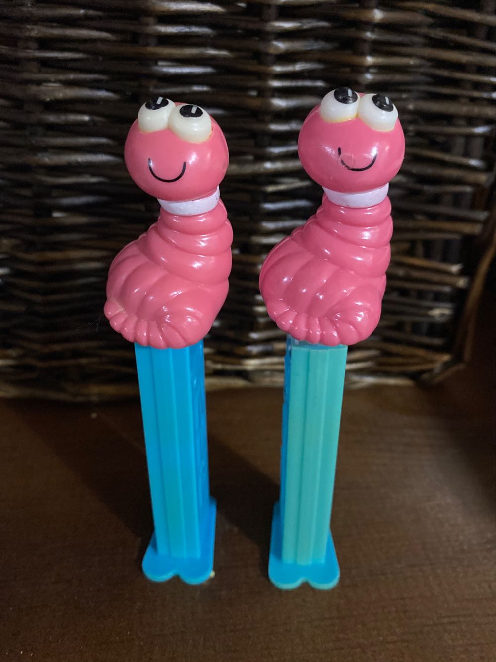 Bugz - Clumsy Worm  pez collectible [Barcode 073621090033] - Main Image 2