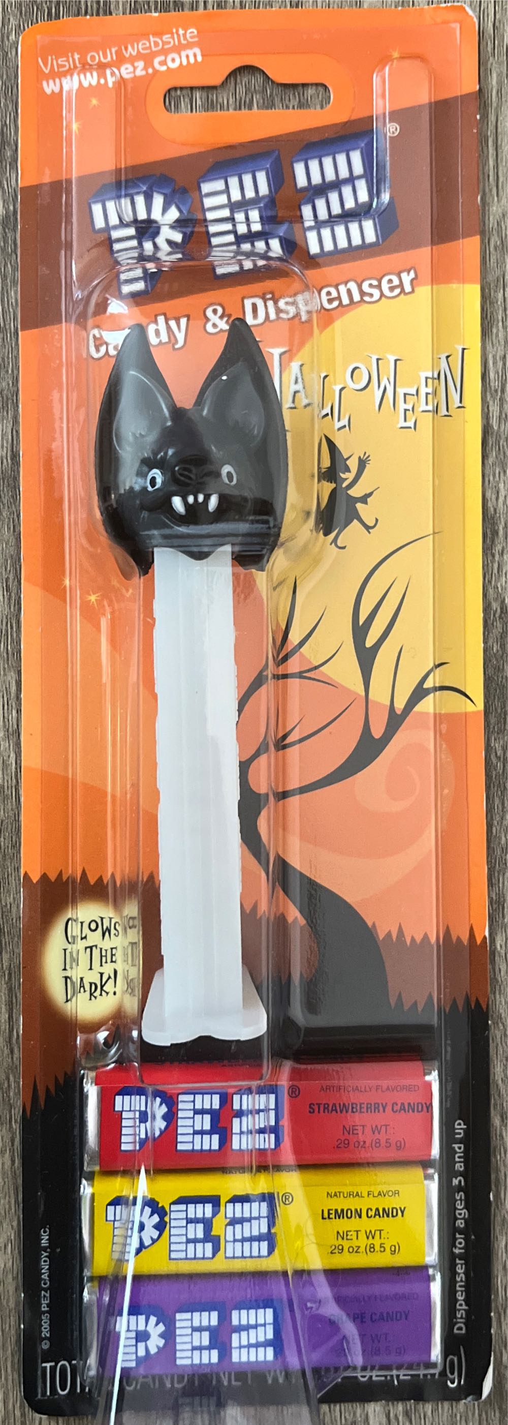 Bat A - Halloween pez collectible [Barcode 073621093034] - Main Image 3