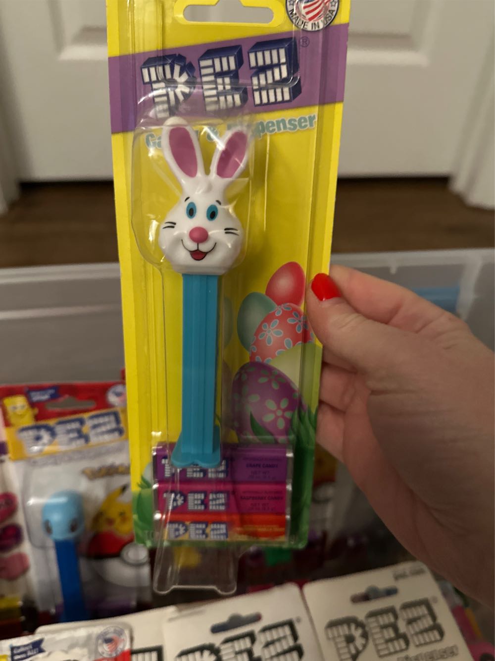 Easter - White Bunny  pez collectible [Barcode 073621092433] - Main Image 2