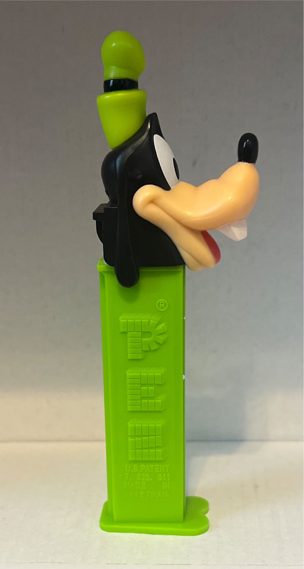 Goofy E - Disney Parks pez collectible - Main Image 2
