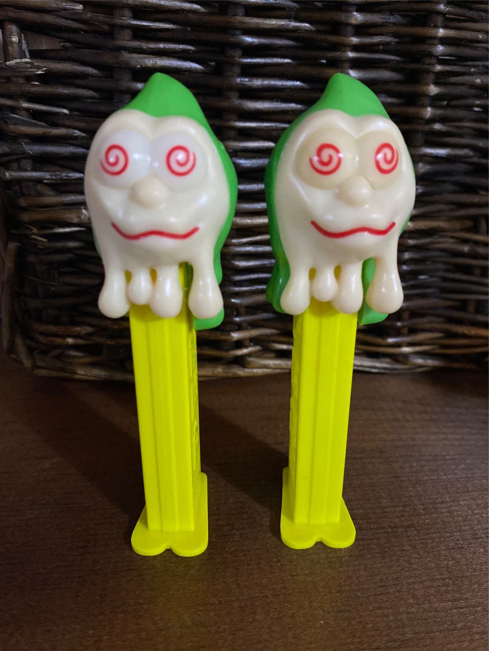 Halloween - Slimy Sid - Halloween pez collectible [Barcode 073621003033] - Main Image 2