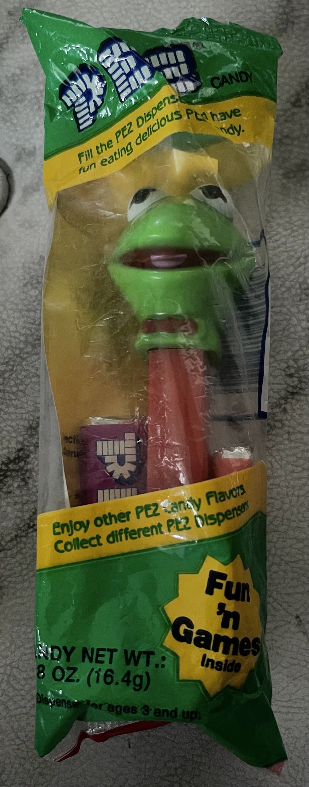 Muppets - Kermit The Frog  pez collectible [Barcode 073621090026] - Main Image 2