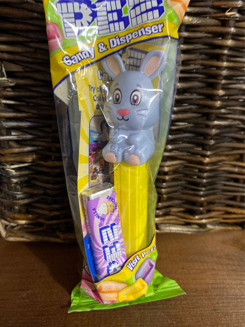 Easter - Bunny Grey Full Body Yellow Stem - Easter pez collectible - Main Image 2