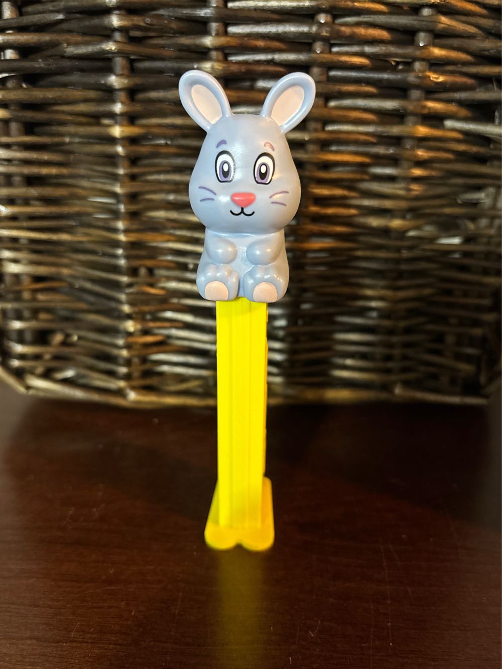 Easter - Bunny Grey Full Body Yellow Stem - Easter pez collectible - Main Image 4