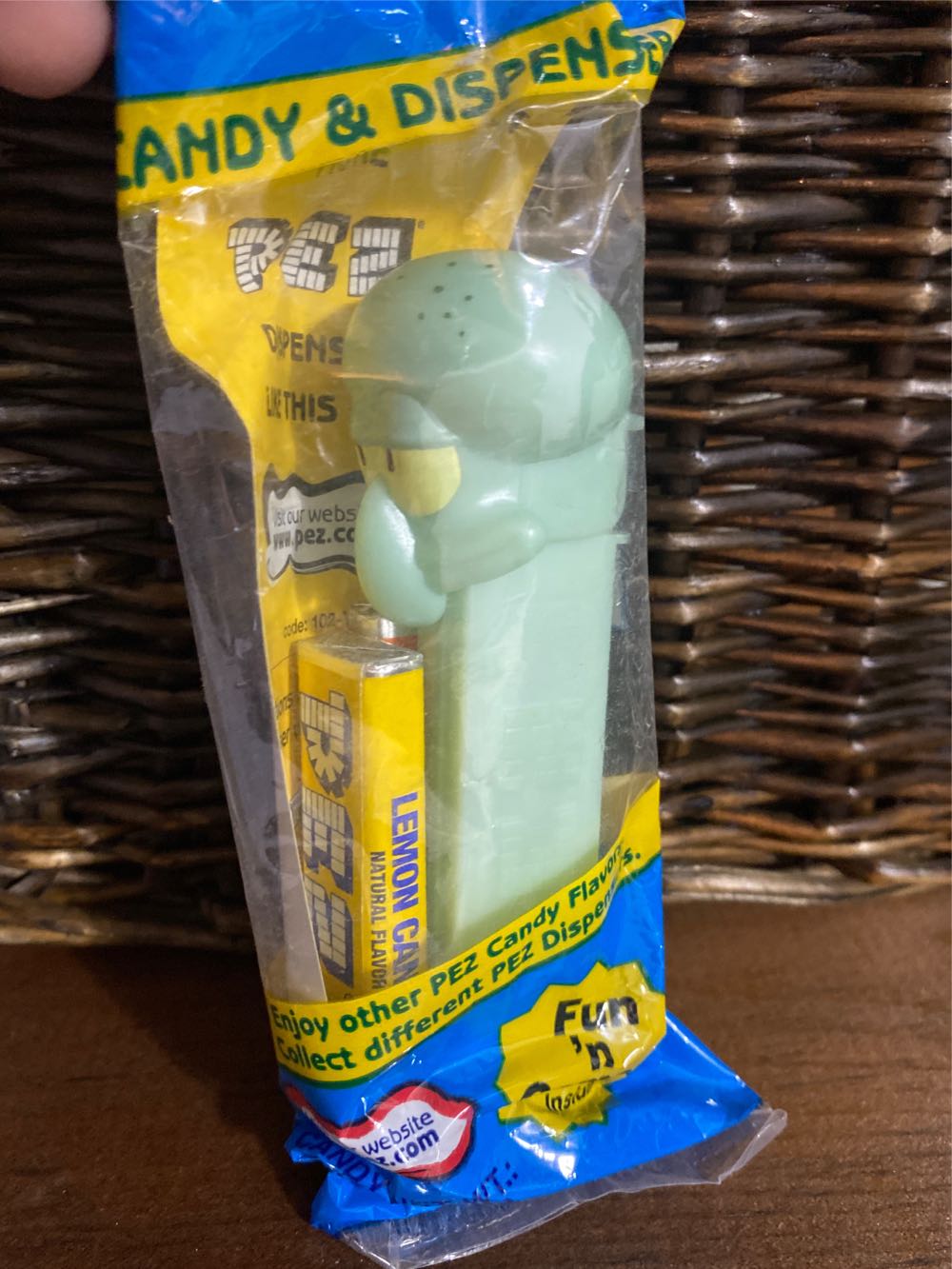 SpongeBob SquarePants - Squidward Green Stem  pez collectible - Main Image 2
