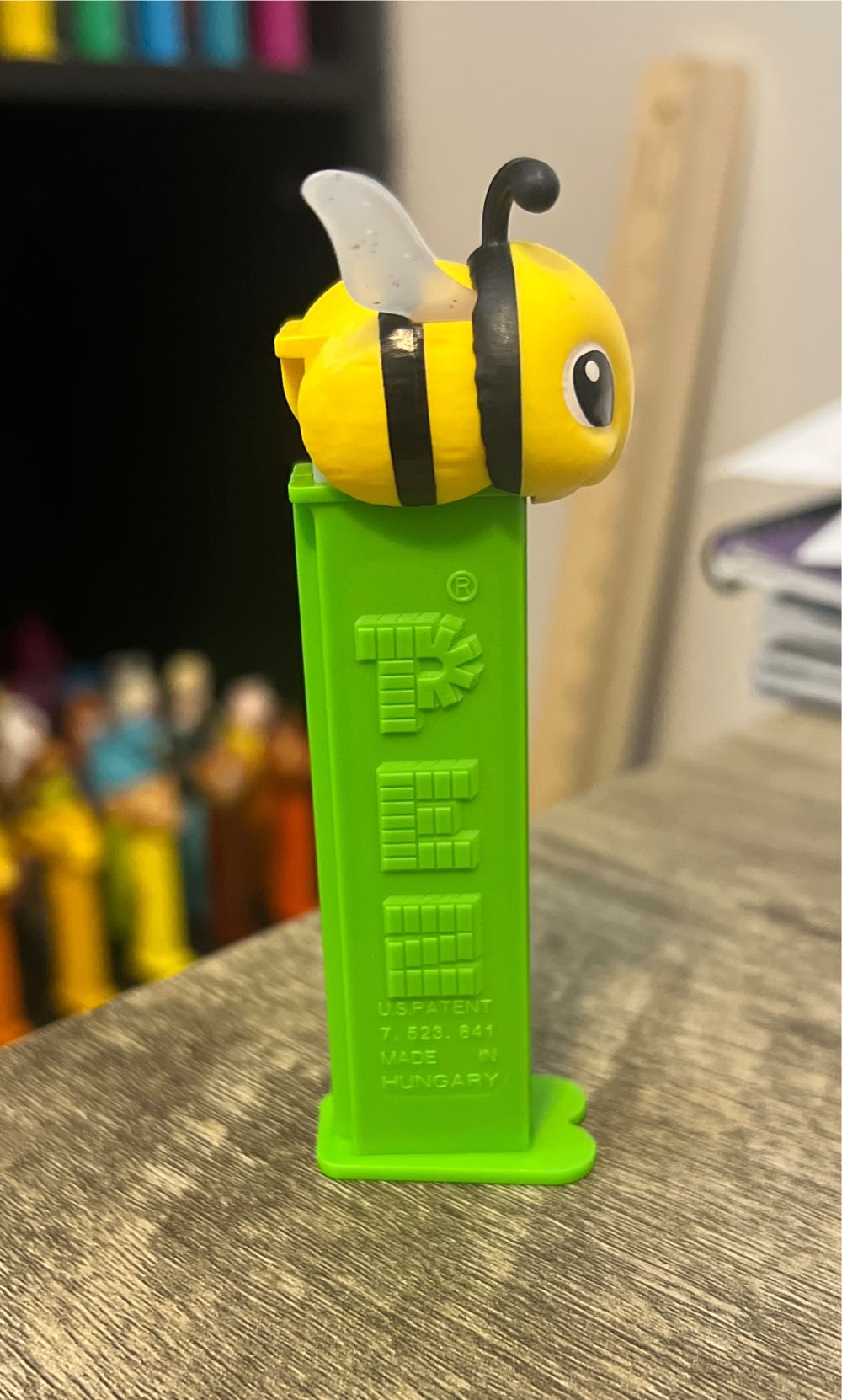 Bee - Bee Original - PEZ Bee pez collectible - Main Image 2