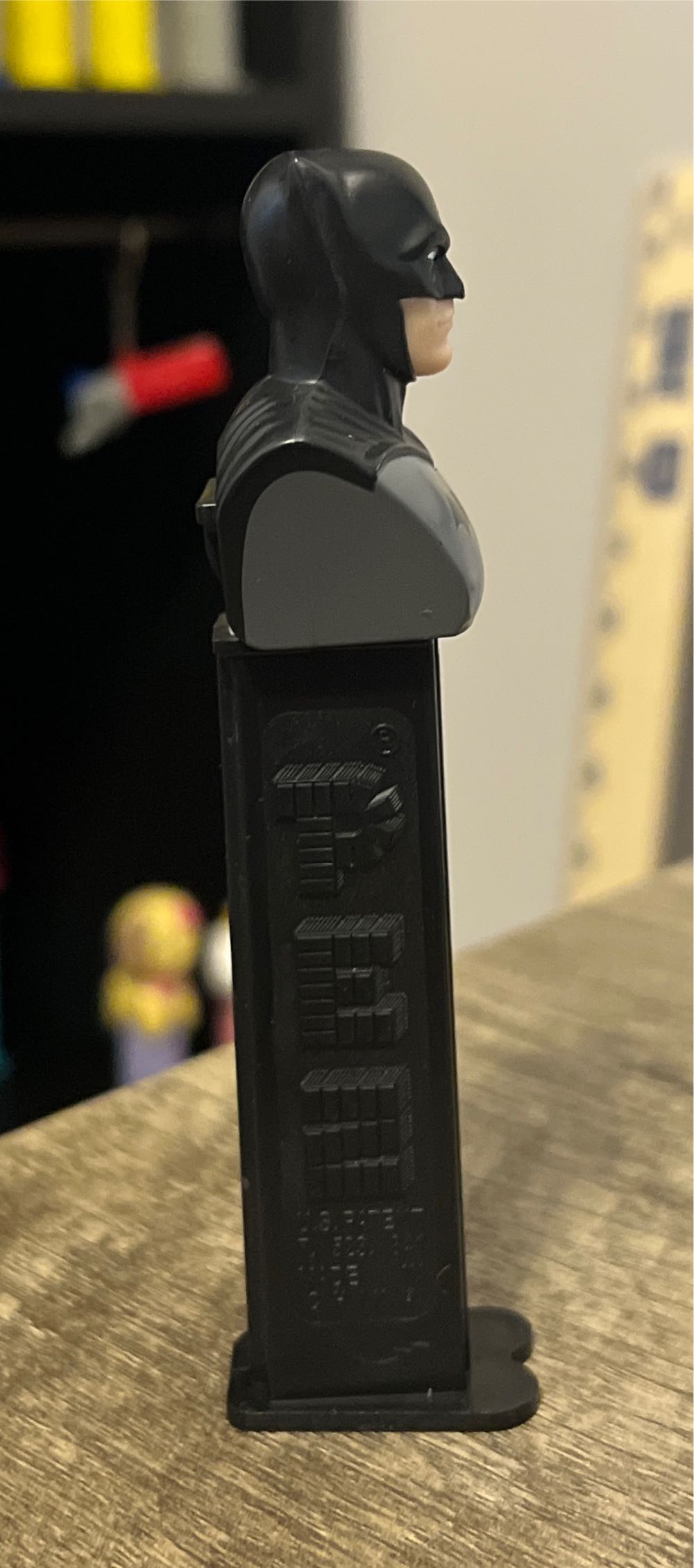 Batman G (Loose) ( Black) - Batman pez collectible [Barcode 073621020092] - Main Image 2