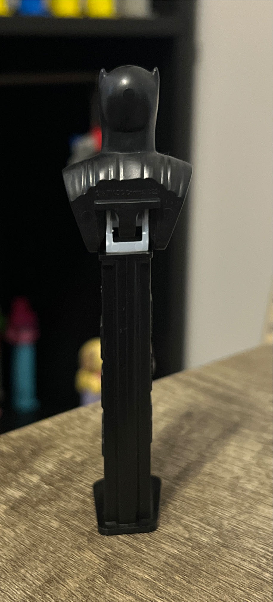 Batman G (Loose) ( Black) - Batman pez collectible [Barcode 073621020092] - Main Image 3