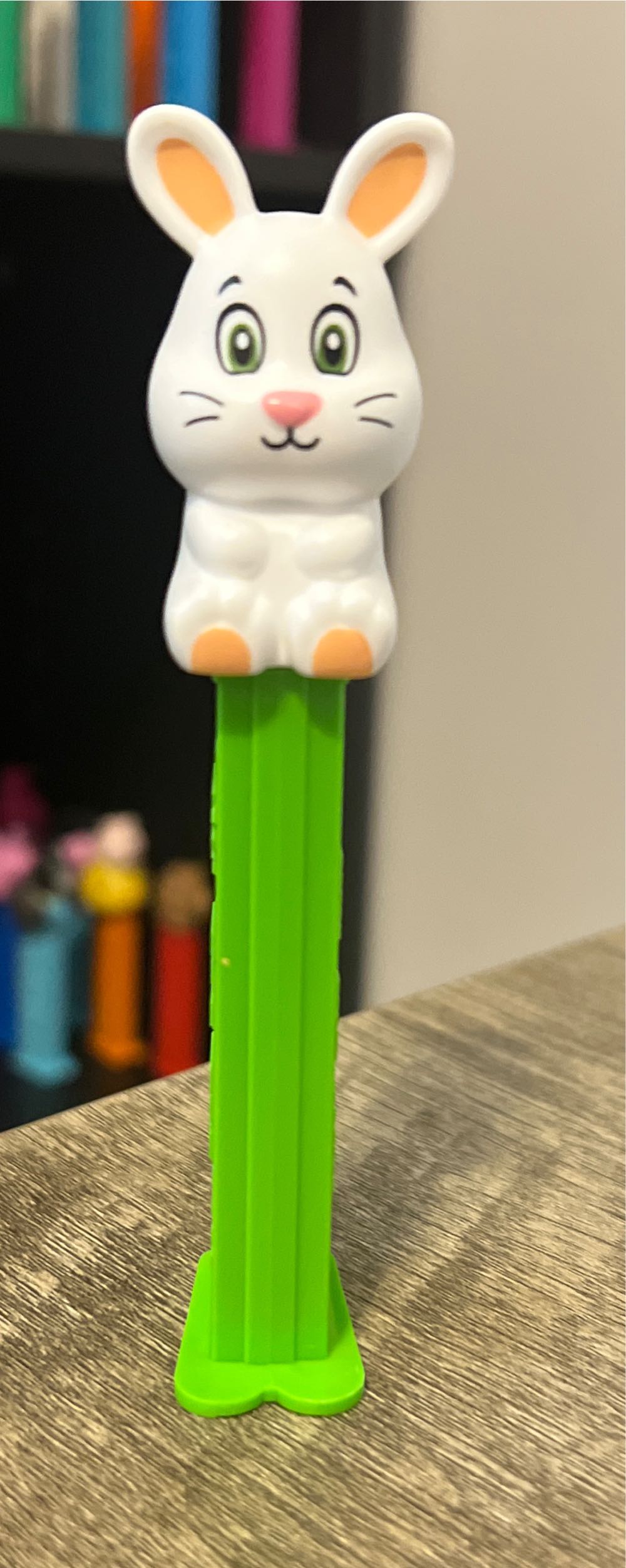 Easter Bunny G (White) - Easter pez collectible - Main Image 2