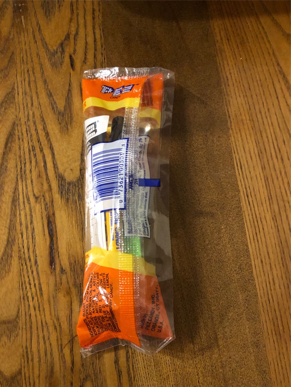 Halloween - Witch - Glow In The Dark  pez collectible [Barcode 073621003033] - Main Image 2