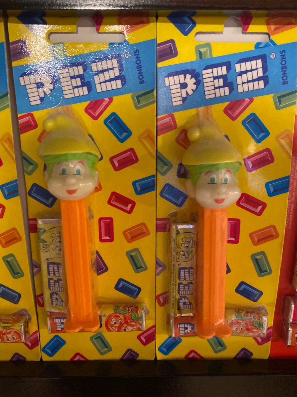 Glow In Dark - Alpine Boy - Bonbon pez collectible - Main Image 2