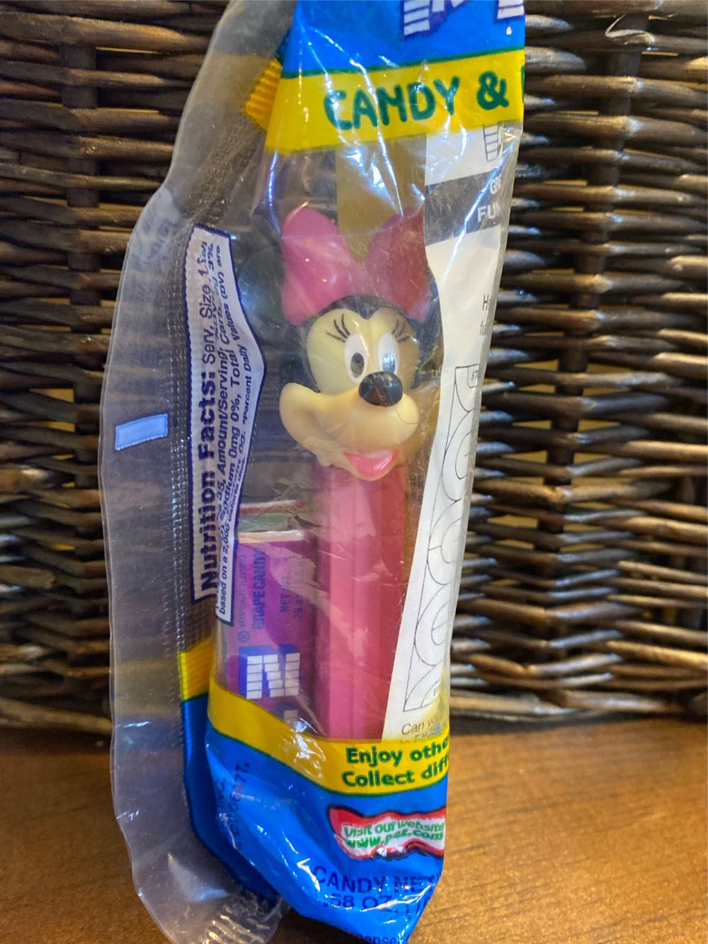 Disney - Minnie 4.9 - Disney pez collectible - Main Image 4
