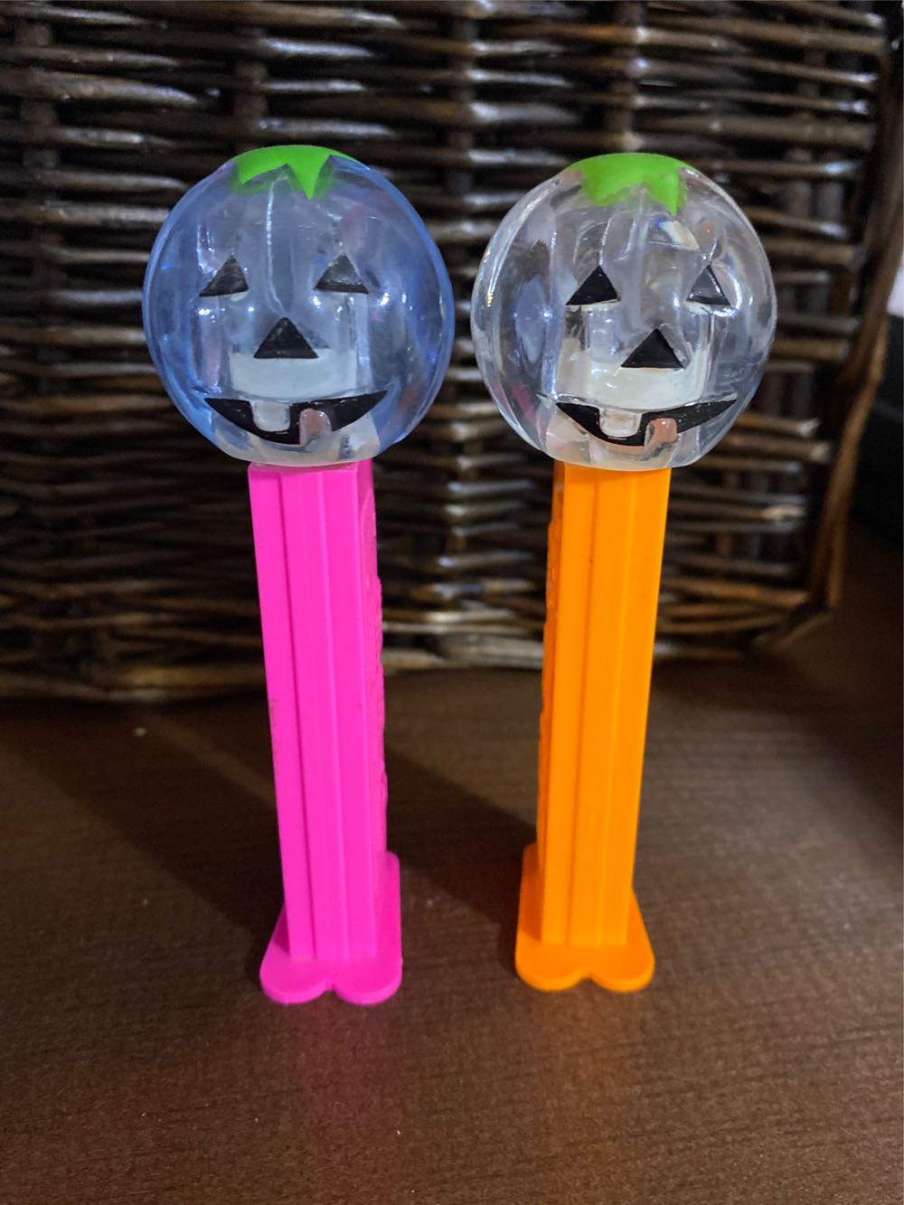 Halloween - Pumpkin Crystal - Halloween pez collectible - Main Image 2