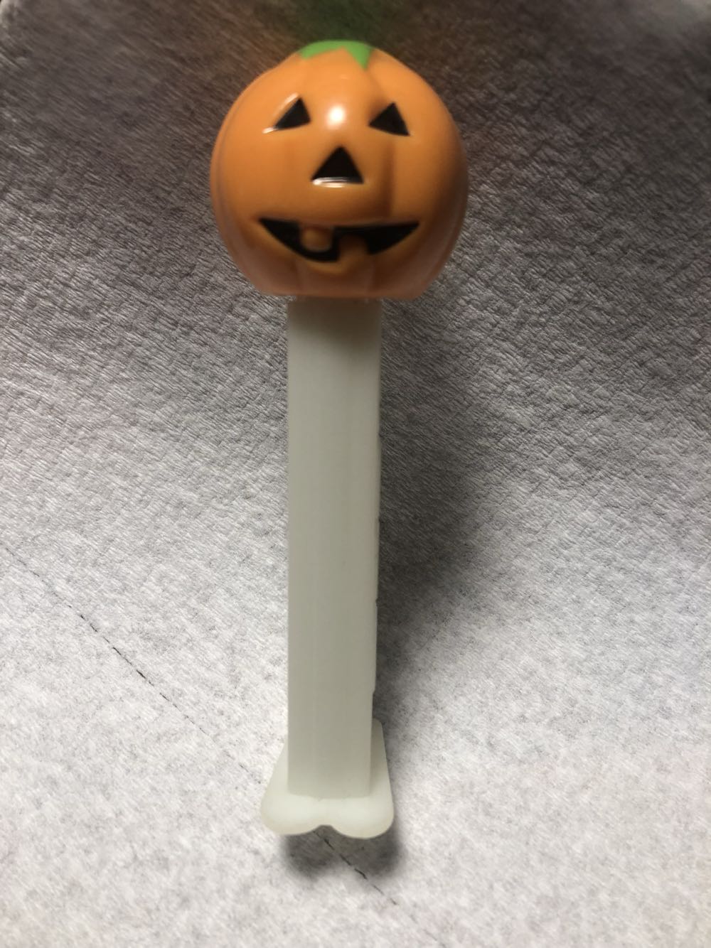 Halloween - Jack O Lantern  pez collectible [Barcode 073621003033] - Main Image 2