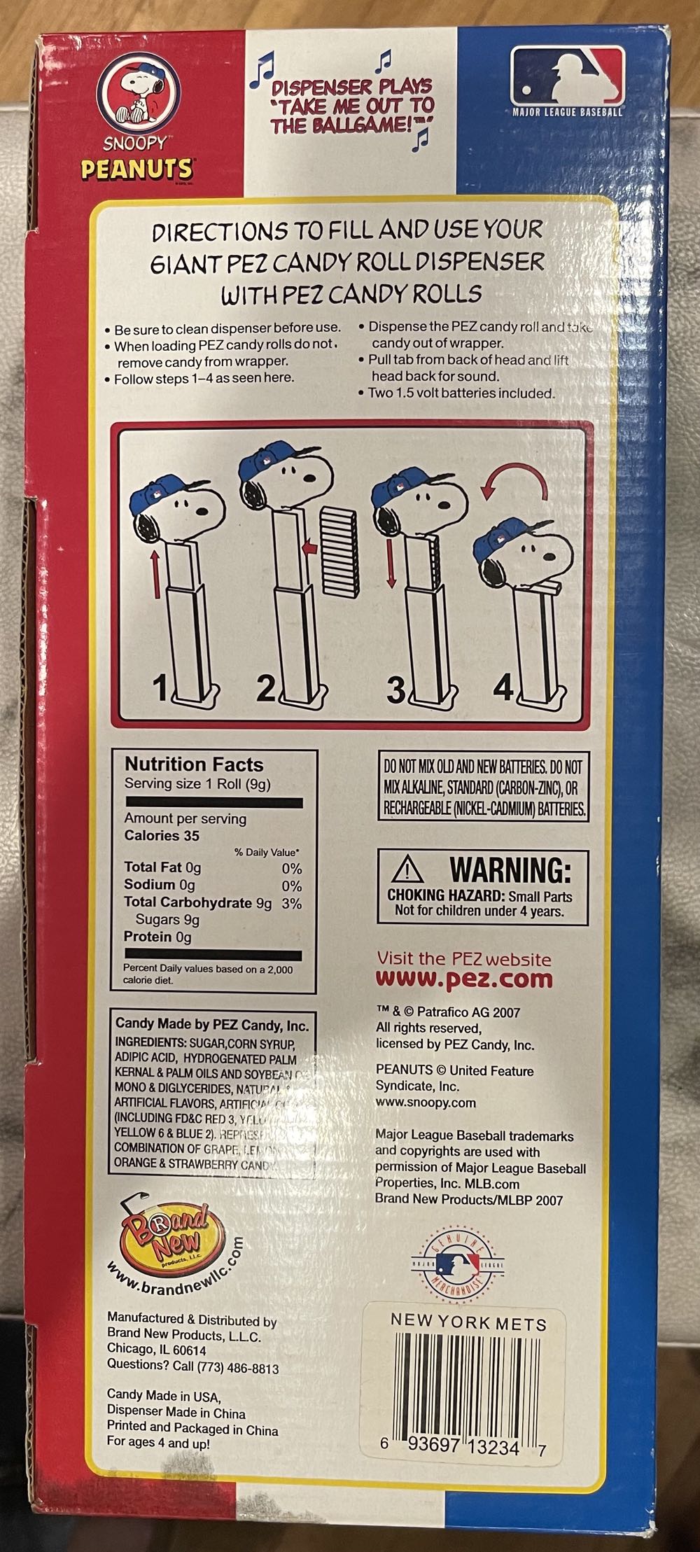 Snoopy New York Mets Giant Pez Dispenser In Original Box  pez collectible [Barcode 693697132347] - Main Image 2