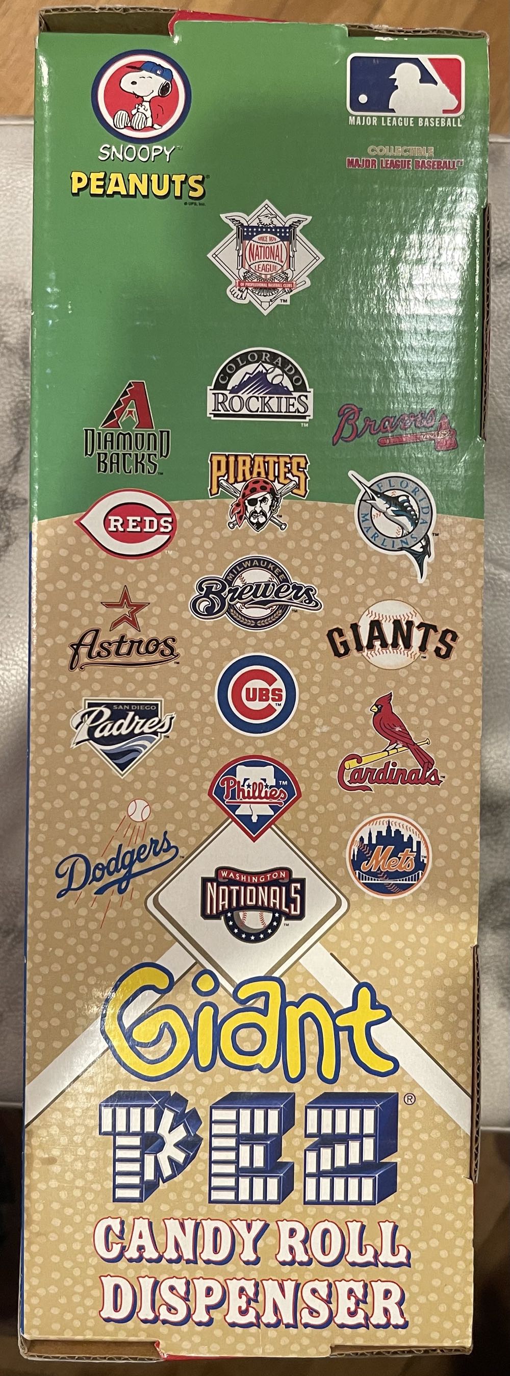 Snoopy New York Mets Giant Pez Dispenser In Original Box  pez collectible [Barcode 693697132347] - Main Image 3