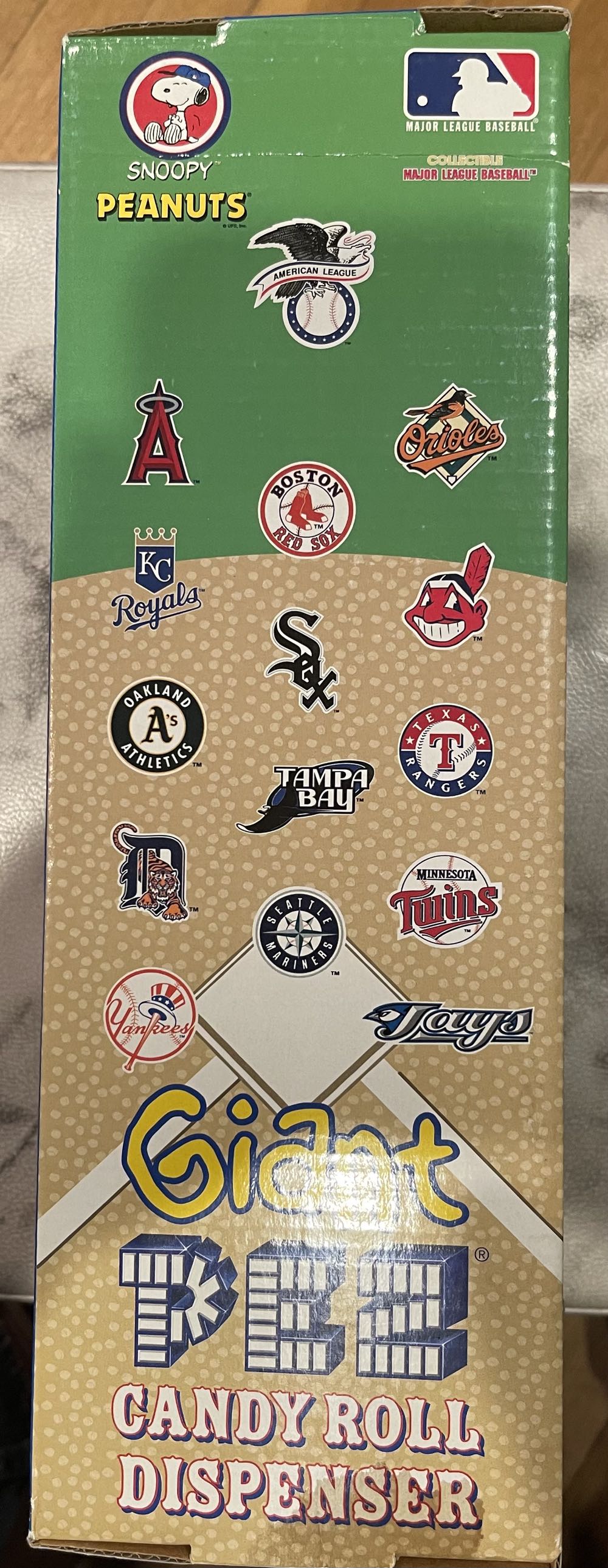 Snoopy New York Mets Giant Pez Dispenser In Original Box  pez collectible [Barcode 693697132347] - Main Image 4