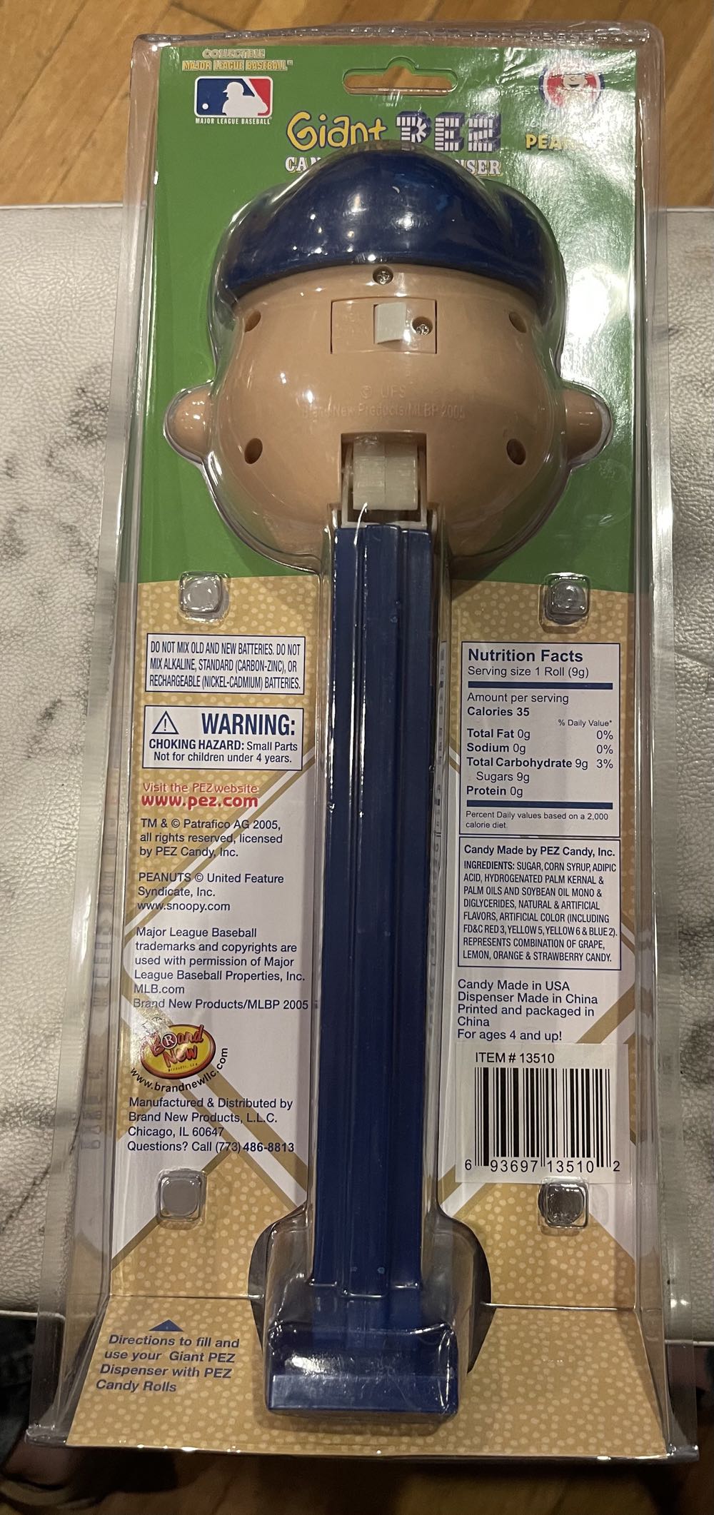 Pez Giant Pez New York Mets Charlie Brown Talking Clamshell  pez collectible [Barcode 693697135102] - Main Image 2