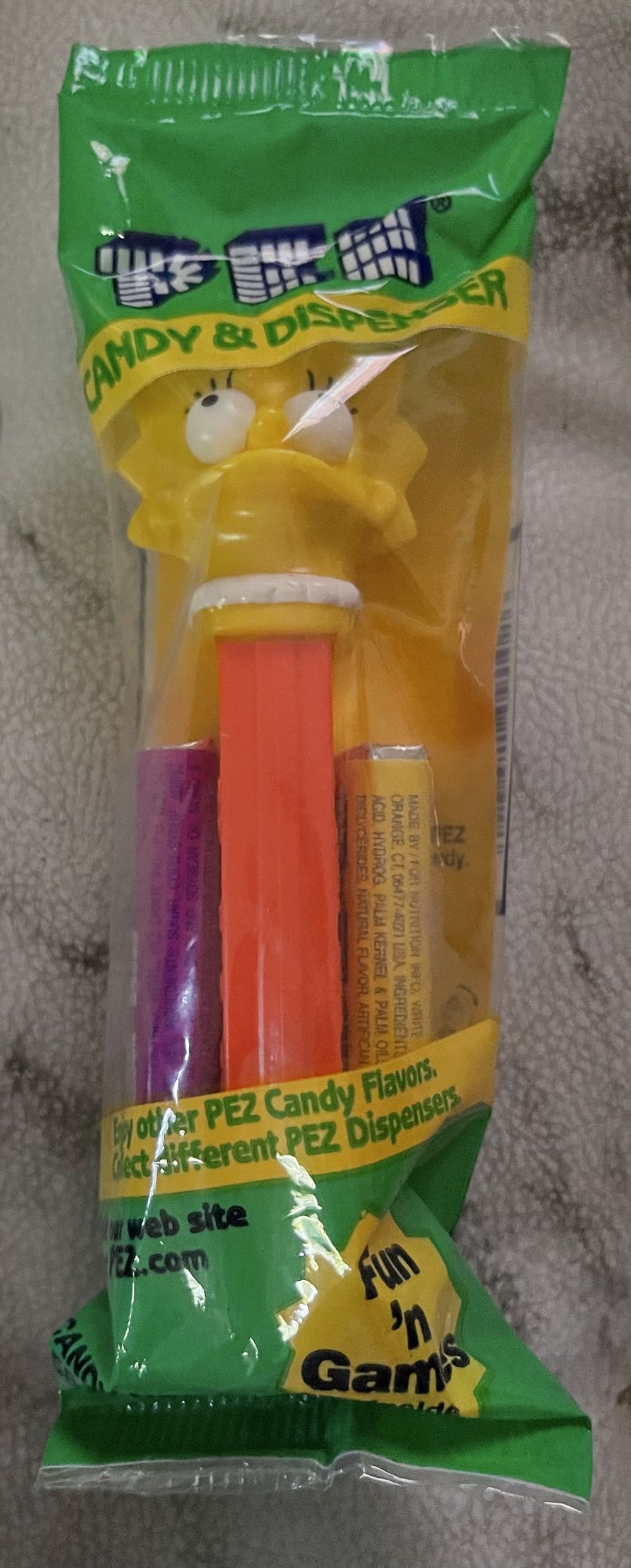 Simpsons - Lisa Simpson  pez collectible [Barcode 073621090026] - Main Image 2