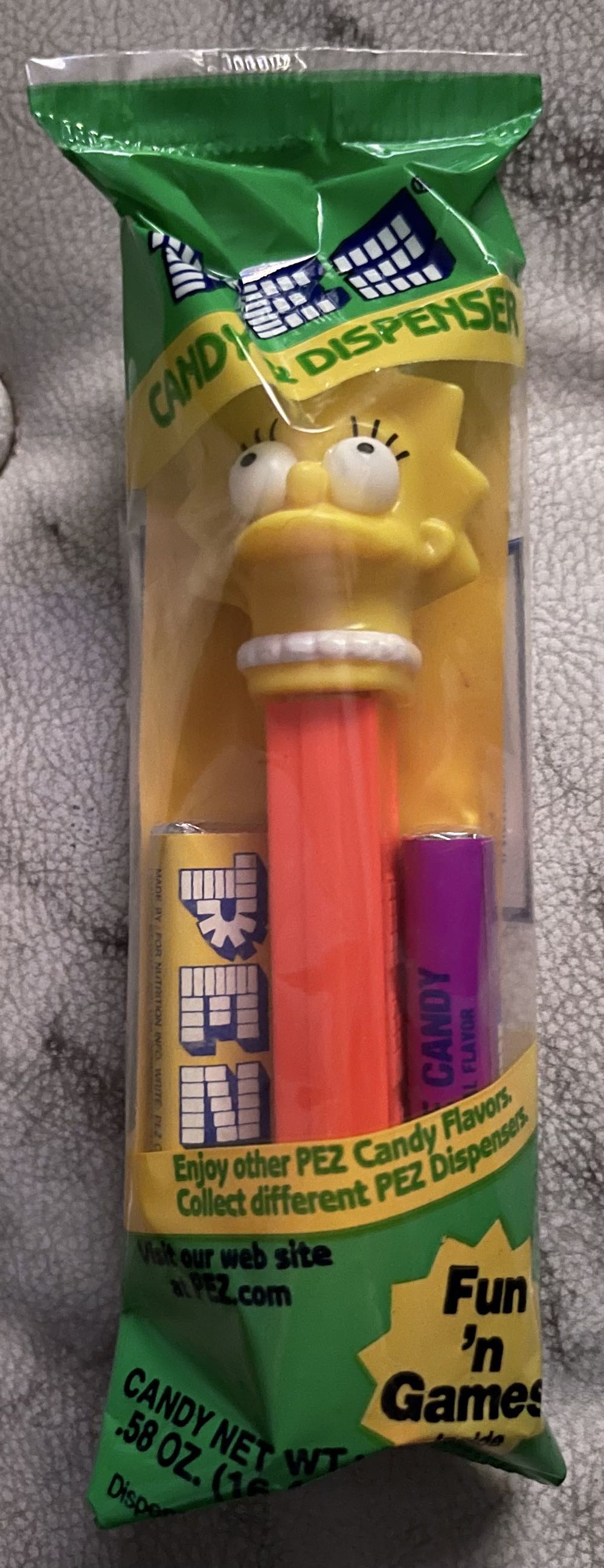 Simpsons - Lisa Simpson  pez collectible [Barcode 073621090026] - Main Image 3