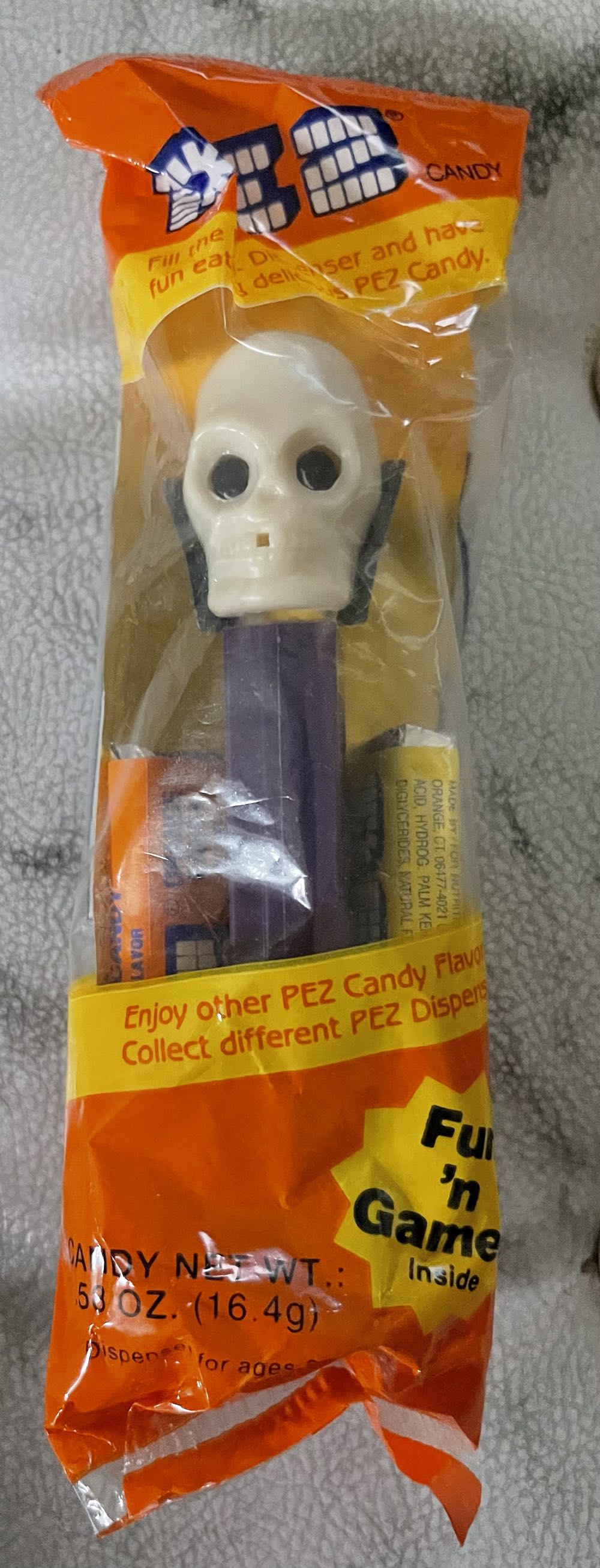 Halloween - Skeleton  pez collectible [Barcode 073621003033] - Main Image 2