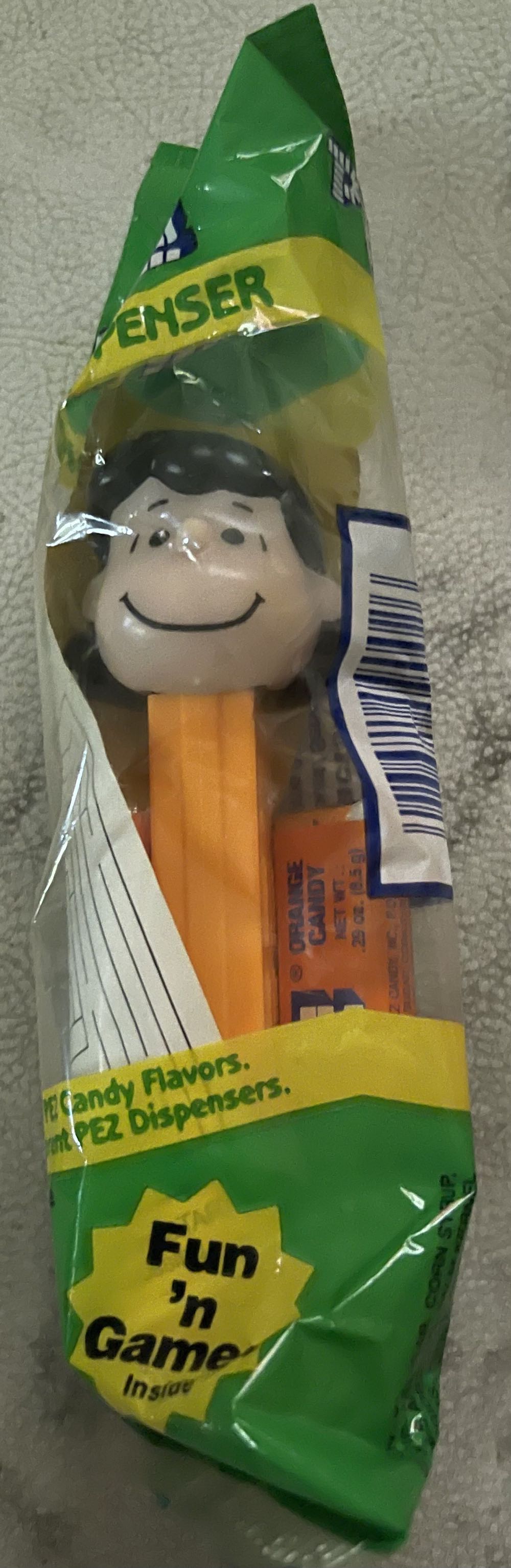 Peanuts - Lucy  pez collectible [Barcode 073621090026] - Main Image 2