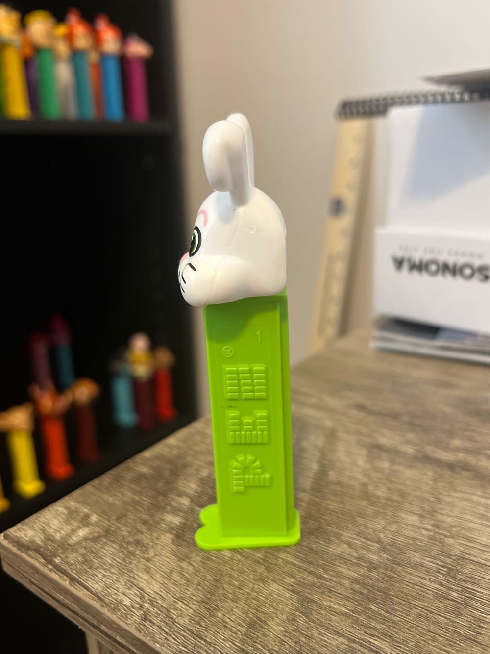 Easter Bunny (Floppy Ear) - Easter pez collectible - Main Image 4