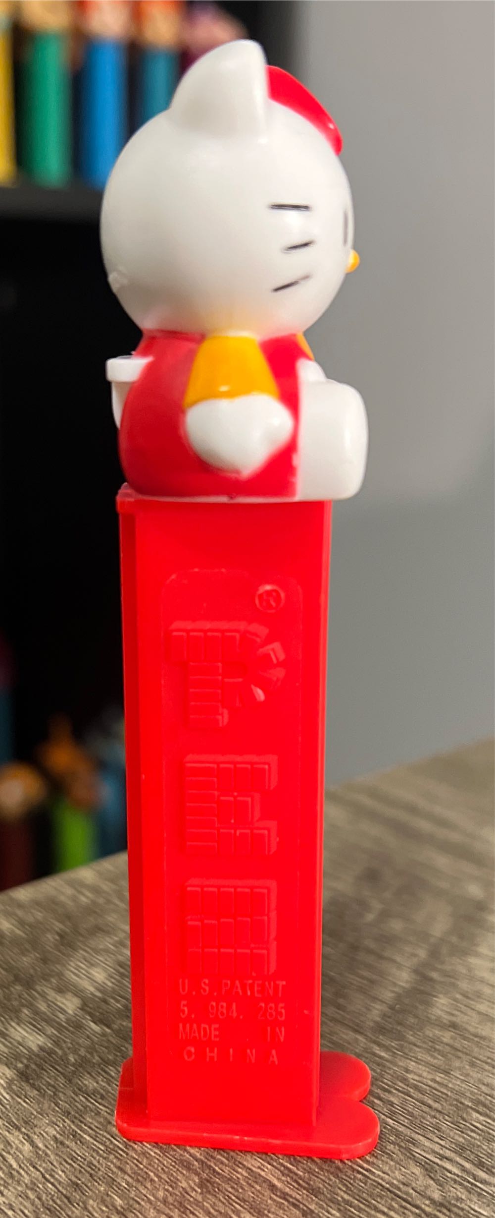 Hello Kitty Full Body - Sanrio - Hello Kitty pez collectible [Barcode 073621028159] - Main Image 3